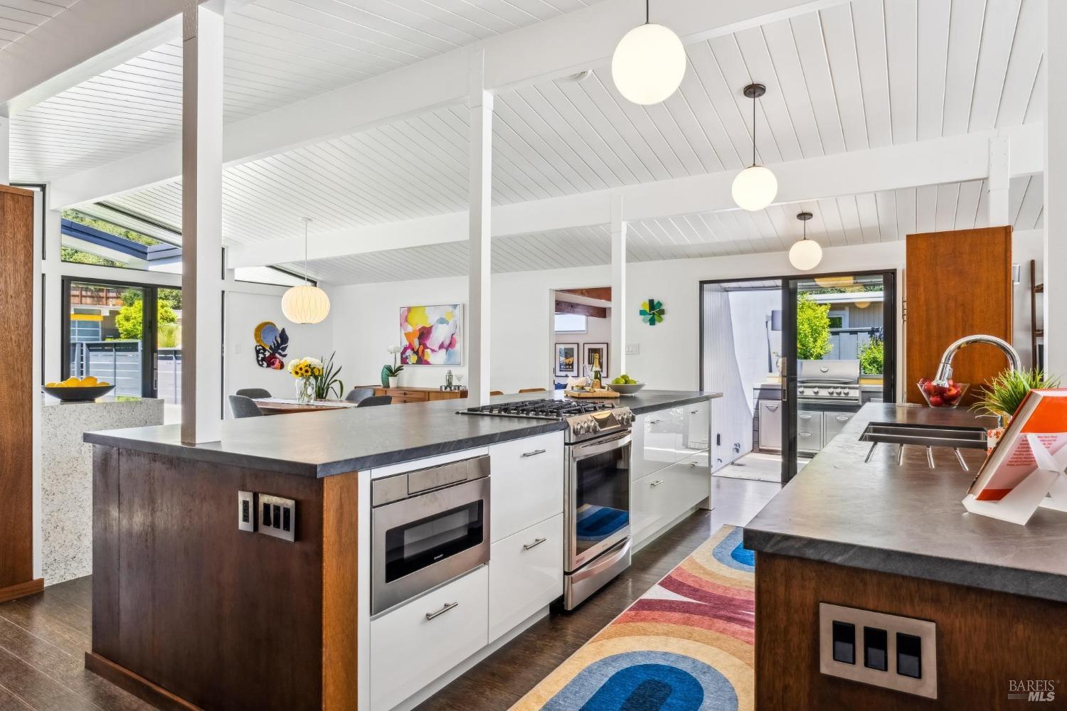 Detail Gallery Image 6 of 66 For 687 Cedarberry Ln, San Rafael,  CA 94903 - 4 Beds | 2 Baths