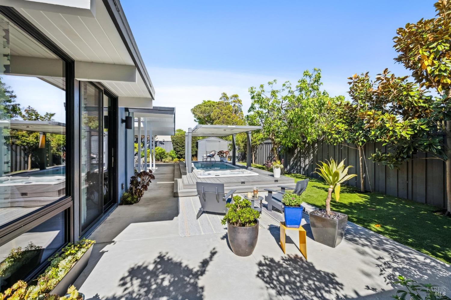 Detail Gallery Image 48 of 66 For 687 Cedarberry Ln, San Rafael,  CA 94903 - 4 Beds | 2 Baths