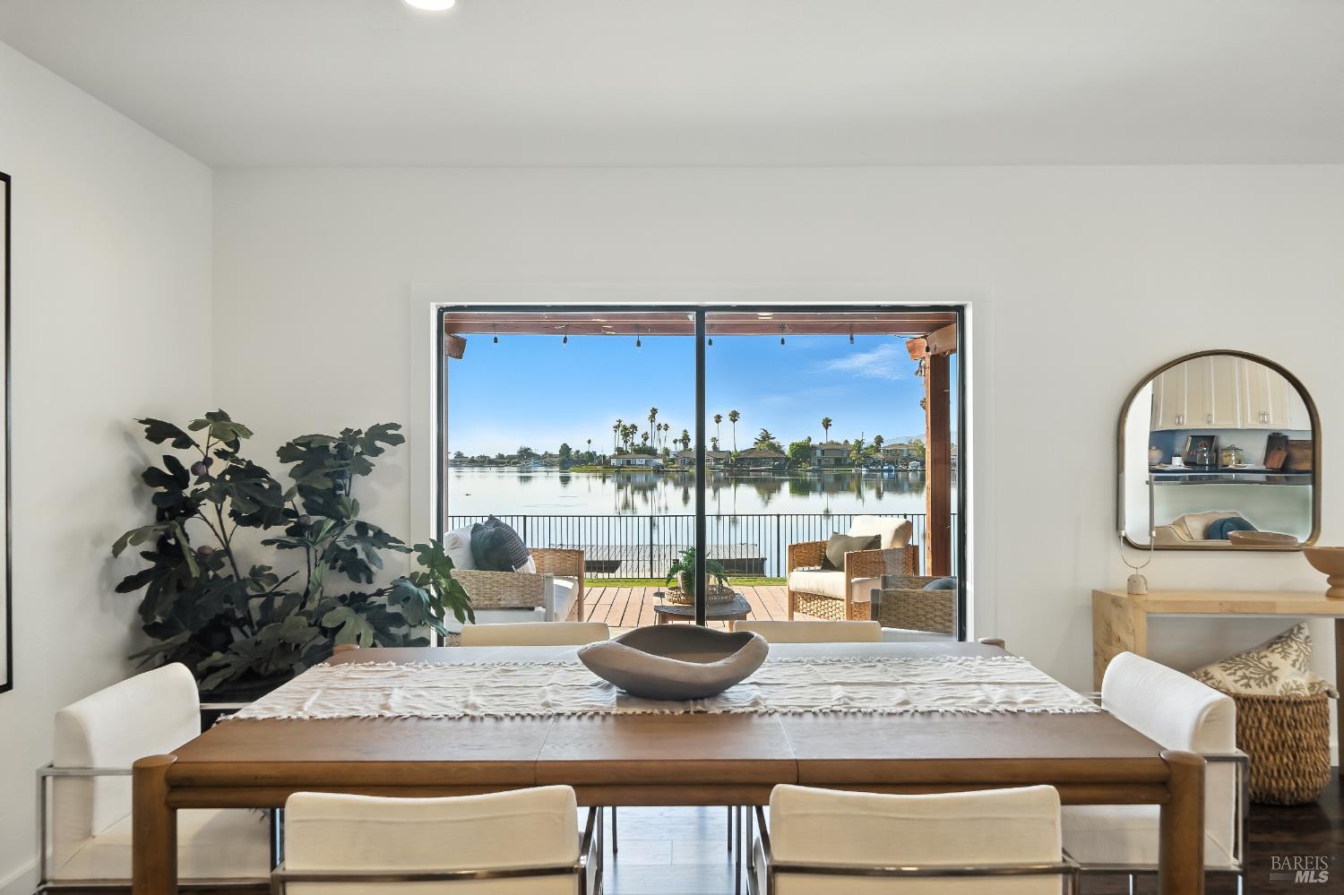 Detail Gallery Image 7 of 48 For 228 Montego Key, Novato,  CA 94949 - 4 Beds | 3 Baths