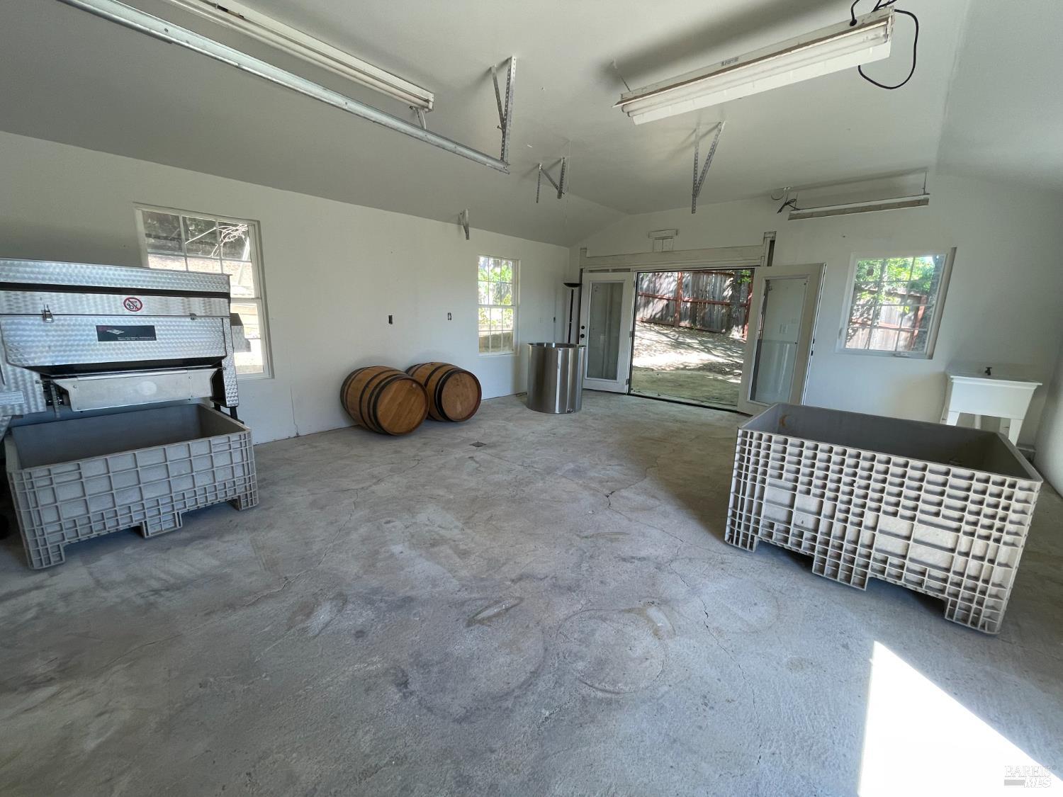 Detail Gallery Image 35 of 44 For 3025 W Dry Creek Rd, Healdsburg,  CA 95448 - 3 Beds | 3 Baths