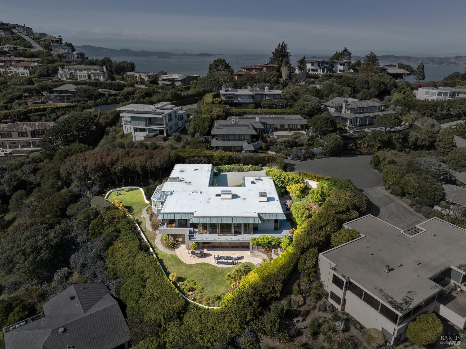 Detail Gallery Image 4 of 48 For 6 Saint Gabrielle Ct, Tiburon,  CA 94920 - 4 Beds | 3/1 Baths