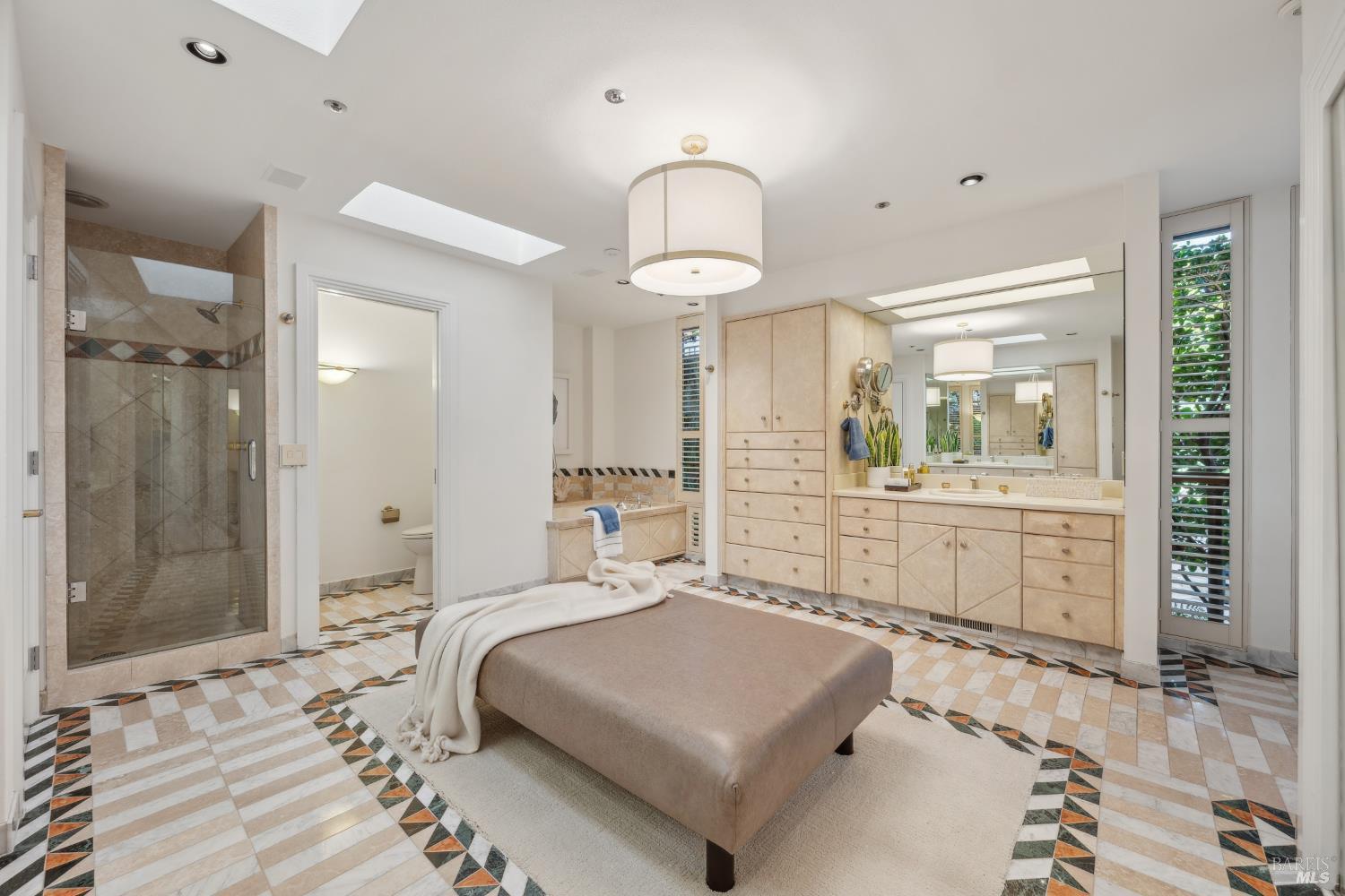 Detail Gallery Image 26 of 48 For 6 Saint Gabrielle Ct, Tiburon,  CA 94920 - 4 Beds | 3/1 Baths