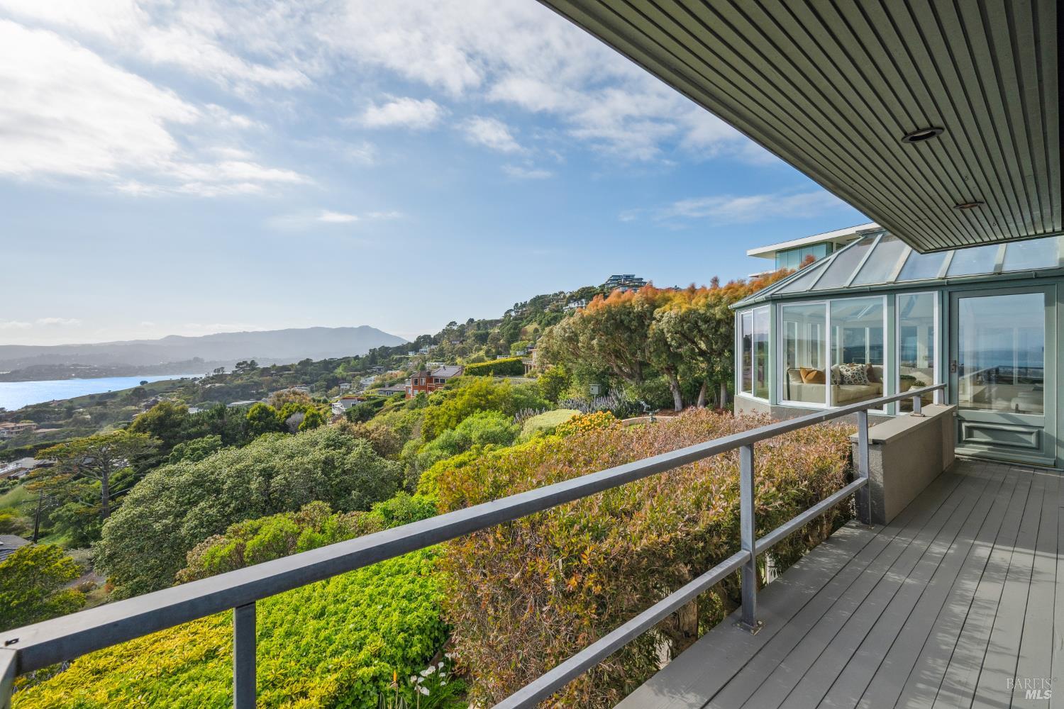 Detail Gallery Image 11 of 48 For 6 Saint Gabrielle Ct, Tiburon,  CA 94920 - 4 Beds | 3/1 Baths