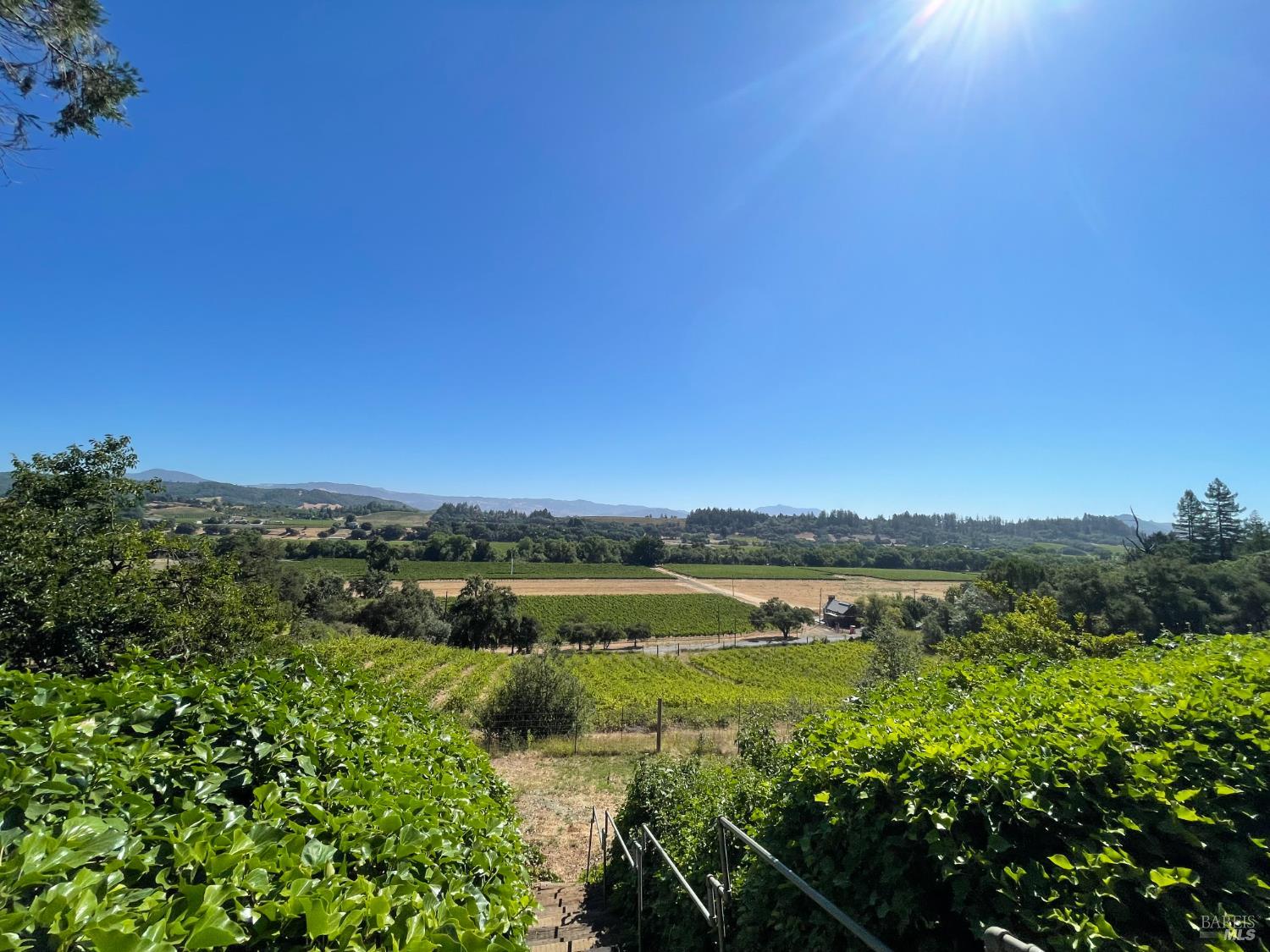 Detail Gallery Image 15 of 44 For 3025 W Dry Creek Rd, Healdsburg,  CA 95448 - 3 Beds | 3 Baths