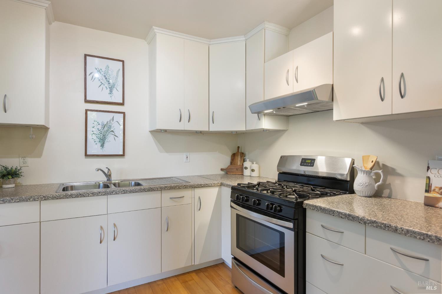Detail Gallery Image 24 of 42 For 20 La Vuelta Ave, Lagunitas,  CA 94938 - 2 Beds | 2 Baths