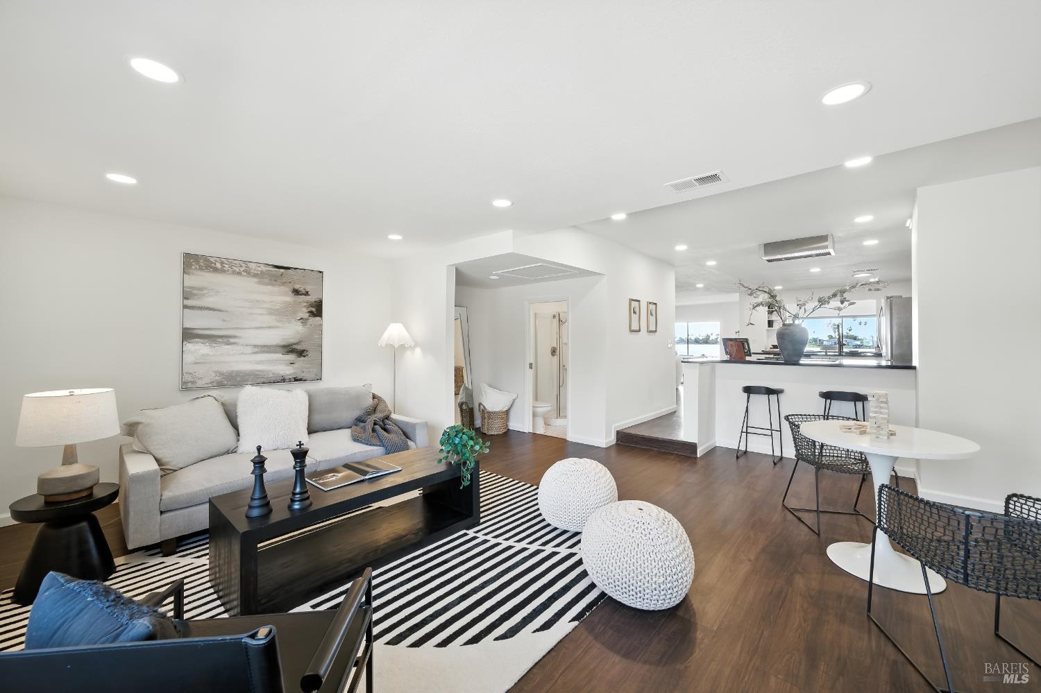 Detail Gallery Image 19 of 48 For 228 Montego Key, Novato,  CA 94949 - 4 Beds | 3 Baths