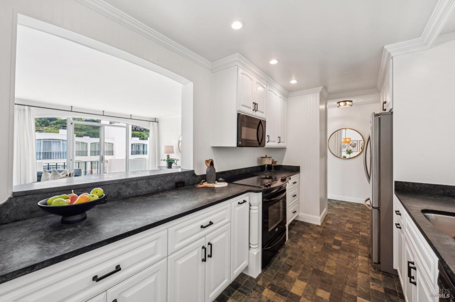 Detail Gallery Image 14 of 37 For 2335 Shelter Bay Ave, Mill Valley,  CA 94941 - 2 Beds | 2 Baths