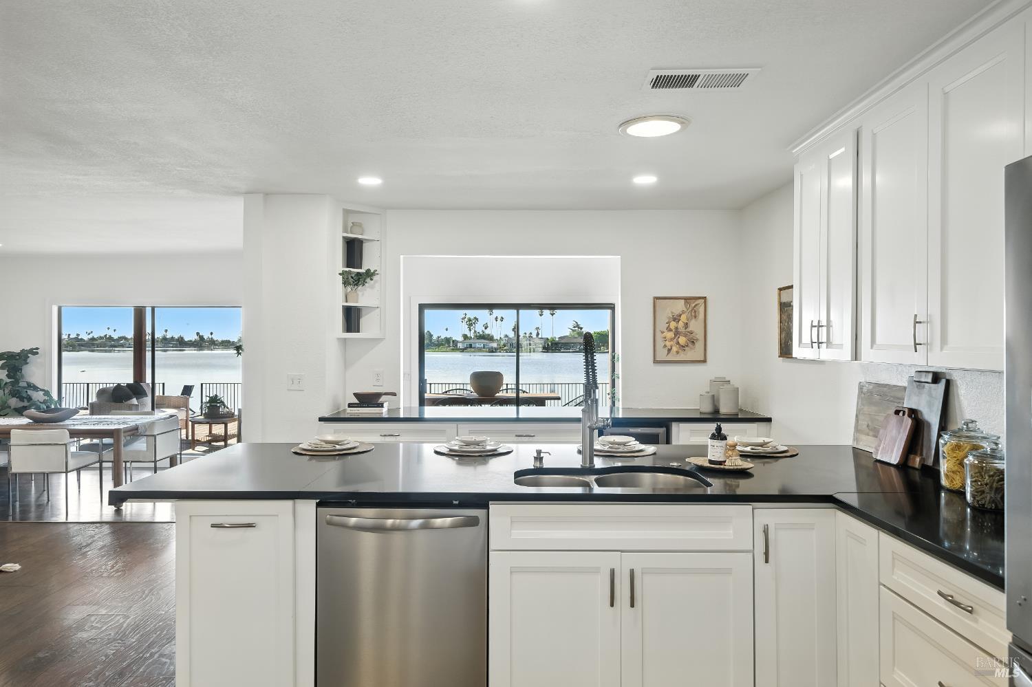 Detail Gallery Image 16 of 48 For 228 Montego Key, Novato,  CA 94949 - 4 Beds | 3 Baths