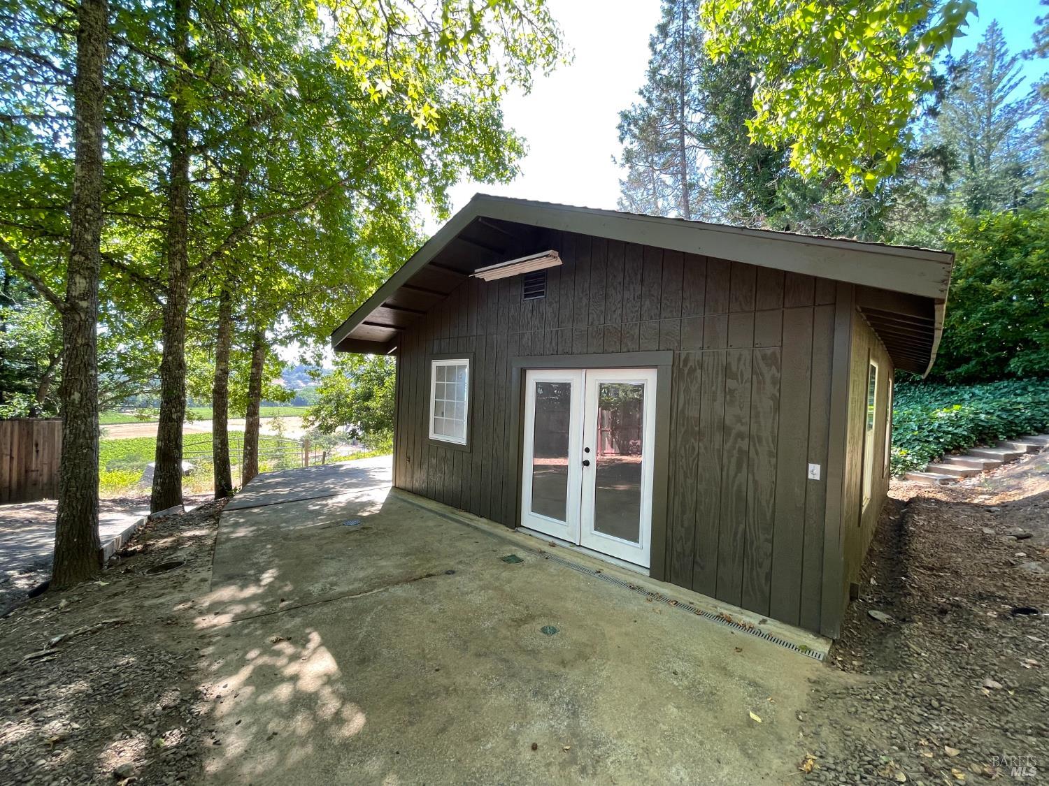 Detail Gallery Image 33 of 44 For 3025 W Dry Creek Rd, Healdsburg,  CA 95448 - 3 Beds | 3 Baths