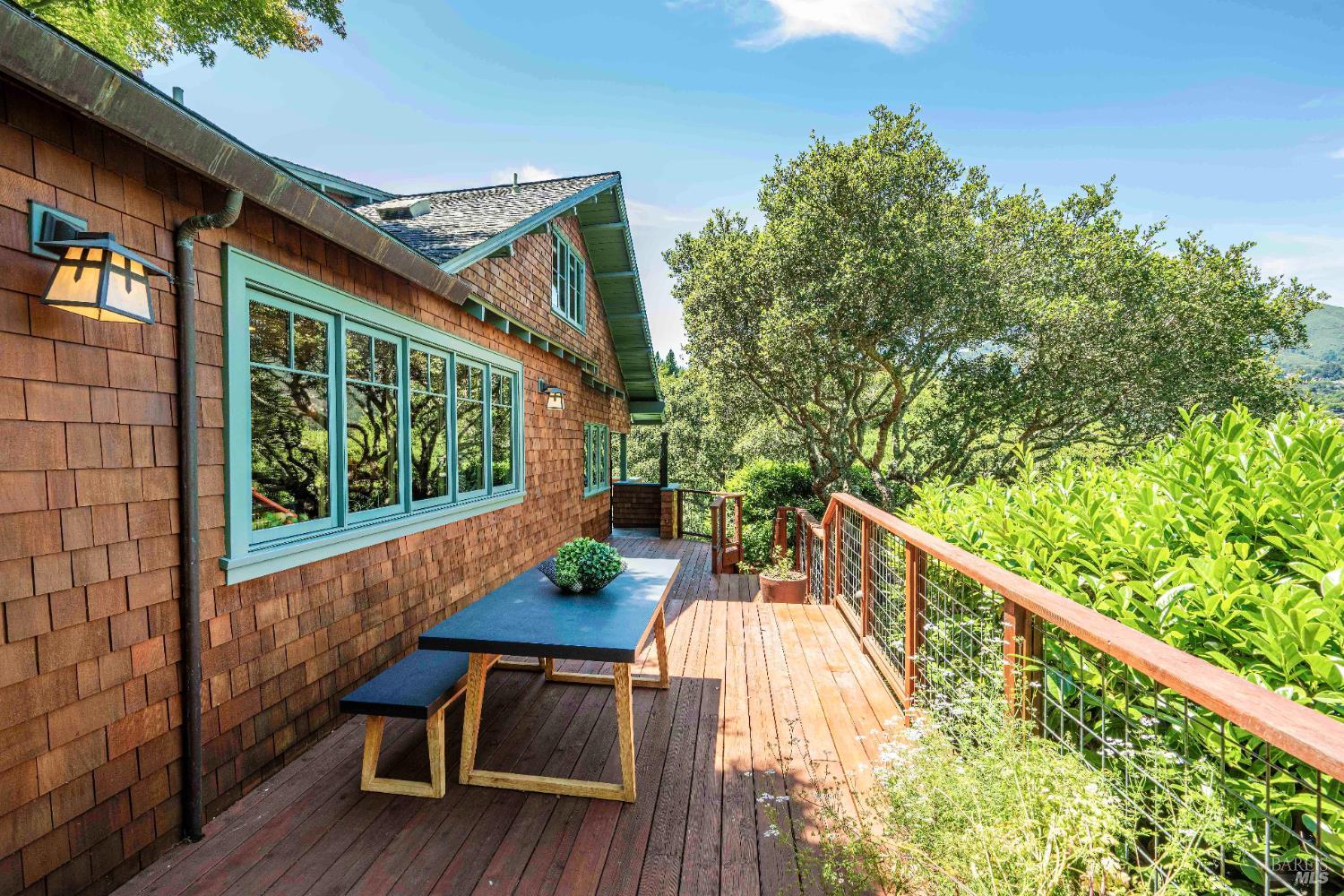 Detail Gallery Image 18 of 64 For 38 Helens Ln, Mill Valley,  CA 94941 - 4 Beds | 3/1 Baths