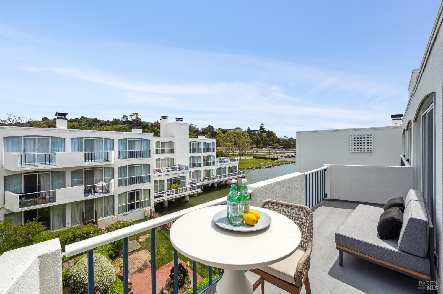 Detail Gallery Image 26 of 37 For 2335 Shelter Bay Ave, Mill Valley,  CA 94941 - 2 Beds | 2 Baths