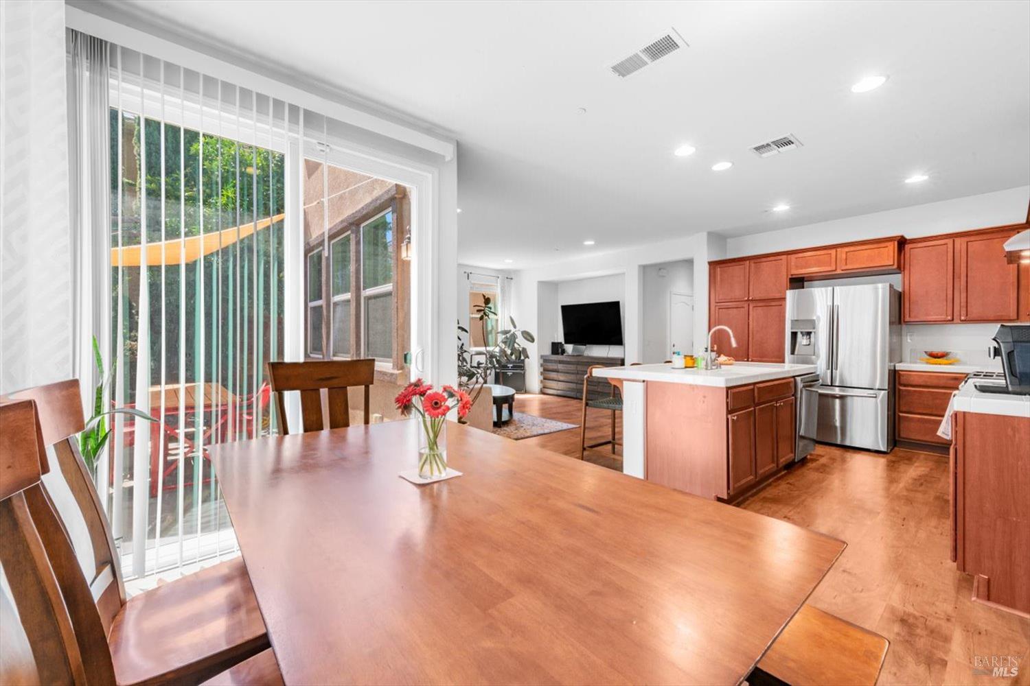 Detail Gallery Image 16 of 51 For 207 Beard St, Vacaville,  CA 95688 - 3 Beds | 2/1 Baths