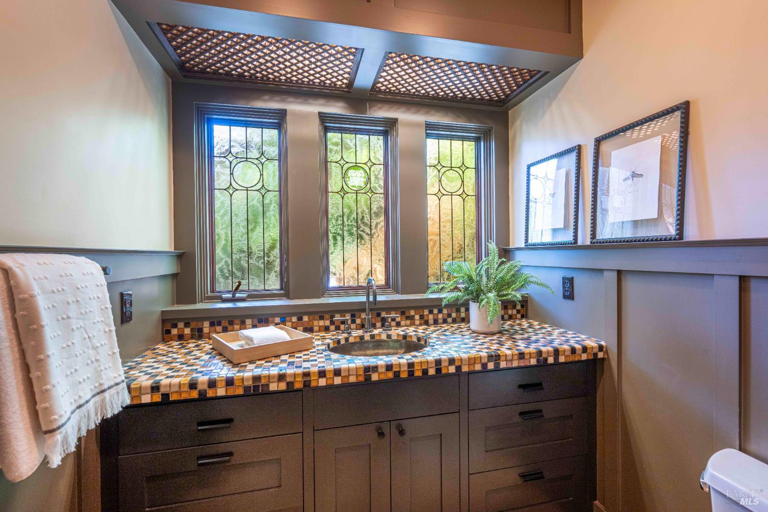 Detail Gallery Image 11 of 64 For 38 Helens Ln, Mill Valley,  CA 94941 - 4 Beds | 3/1 Baths