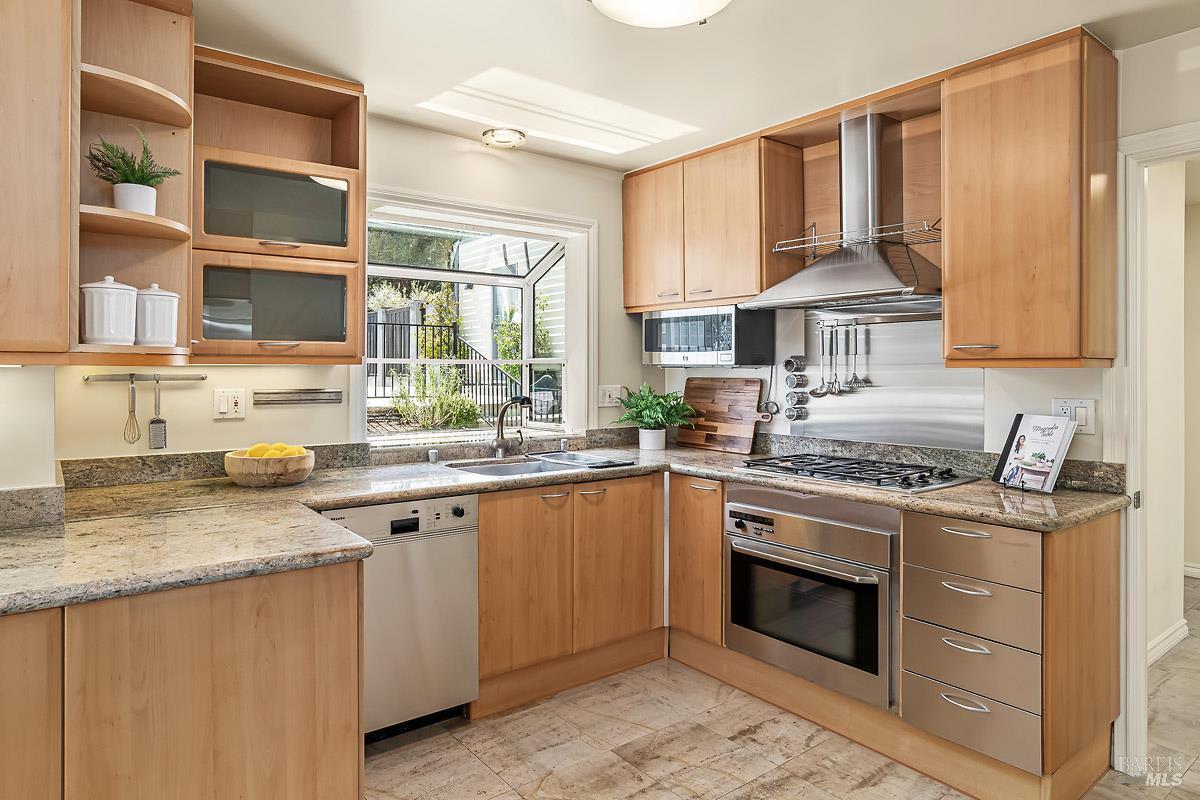 Detail Gallery Image 18 of 51 For 45 Wimbledon Ct, Novato,  CA 94949 - 3 Beds | 2/1 Baths