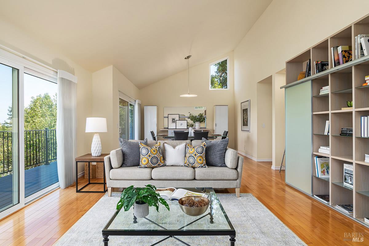 Detail Gallery Image 10 of 51 For 45 Wimbledon Ct, Novato,  CA 94949 - 3 Beds | 2/1 Baths