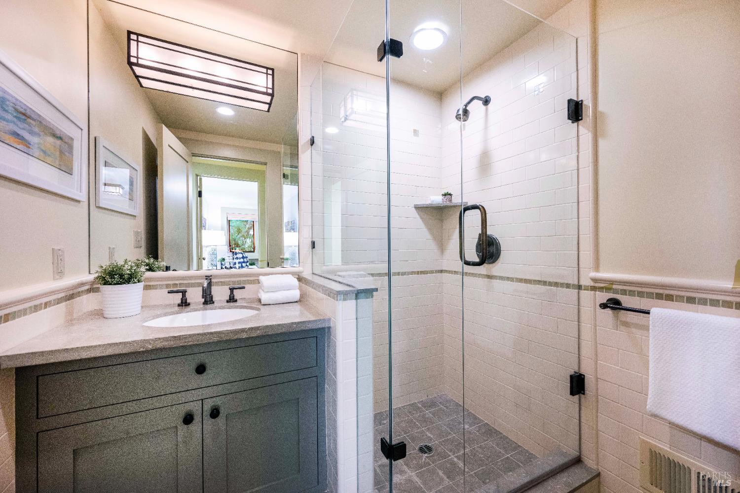 Detail Gallery Image 51 of 64 For 38 Helens Ln, Mill Valley,  CA 94941 - 4 Beds | 3/1 Baths