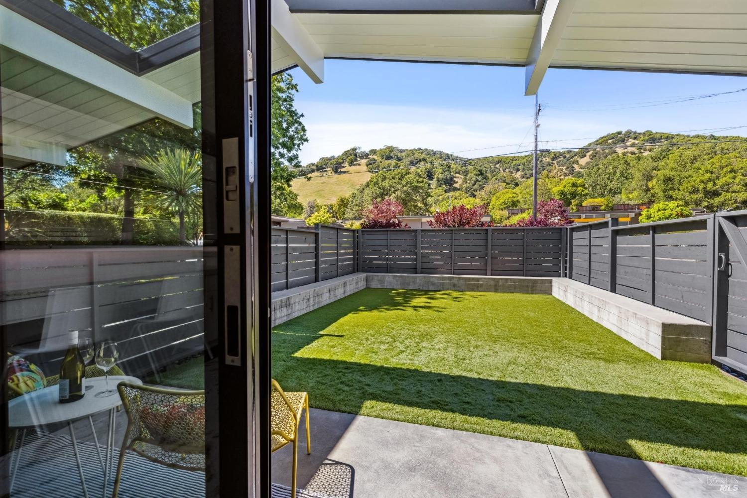 Detail Gallery Image 17 of 66 For 687 Cedarberry Ln, San Rafael,  CA 94903 - 4 Beds | 2 Baths