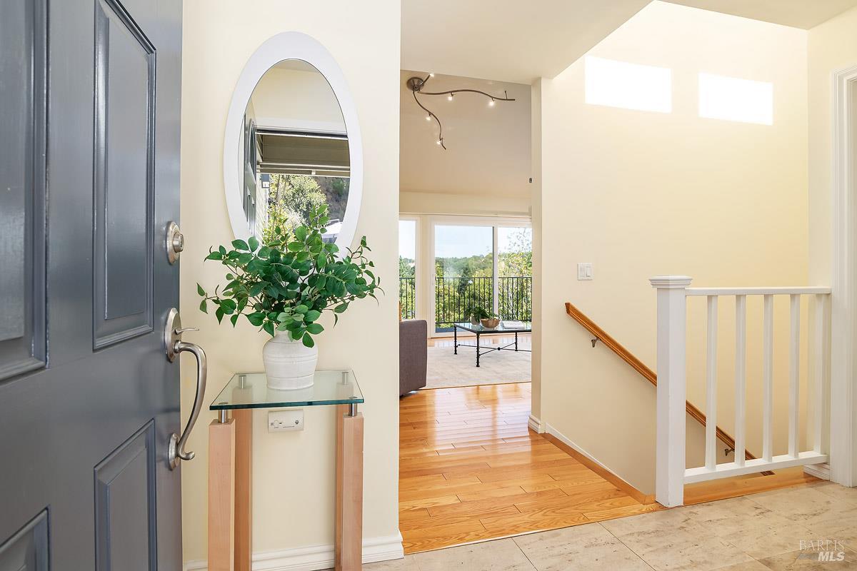 Detail Gallery Image 5 of 51 For 45 Wimbledon Ct, Novato,  CA 94949 - 3 Beds | 2/1 Baths
