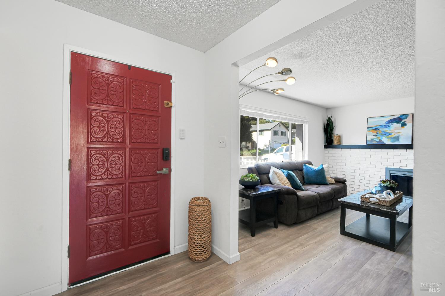 Detail Gallery Image 8 of 61 For 101 Panorama Dr, Benicia,  CA 94510 - 3 Beds | 1/1 Baths