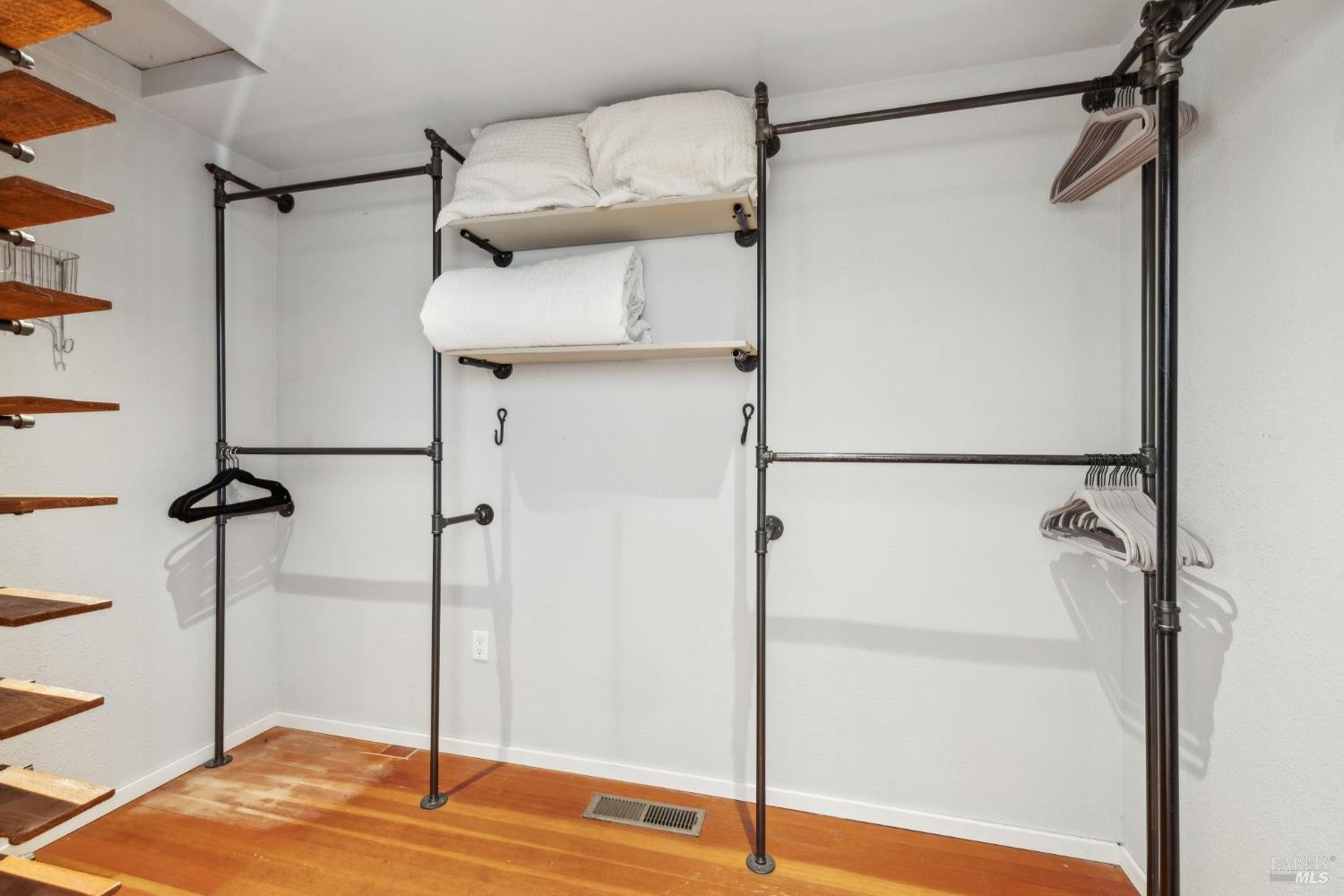Detail Gallery Image 18 of 39 For 2531 Warm Springs Rd, Glen Ellen,  CA 95442 - 2 Beds | 2/1 Baths
