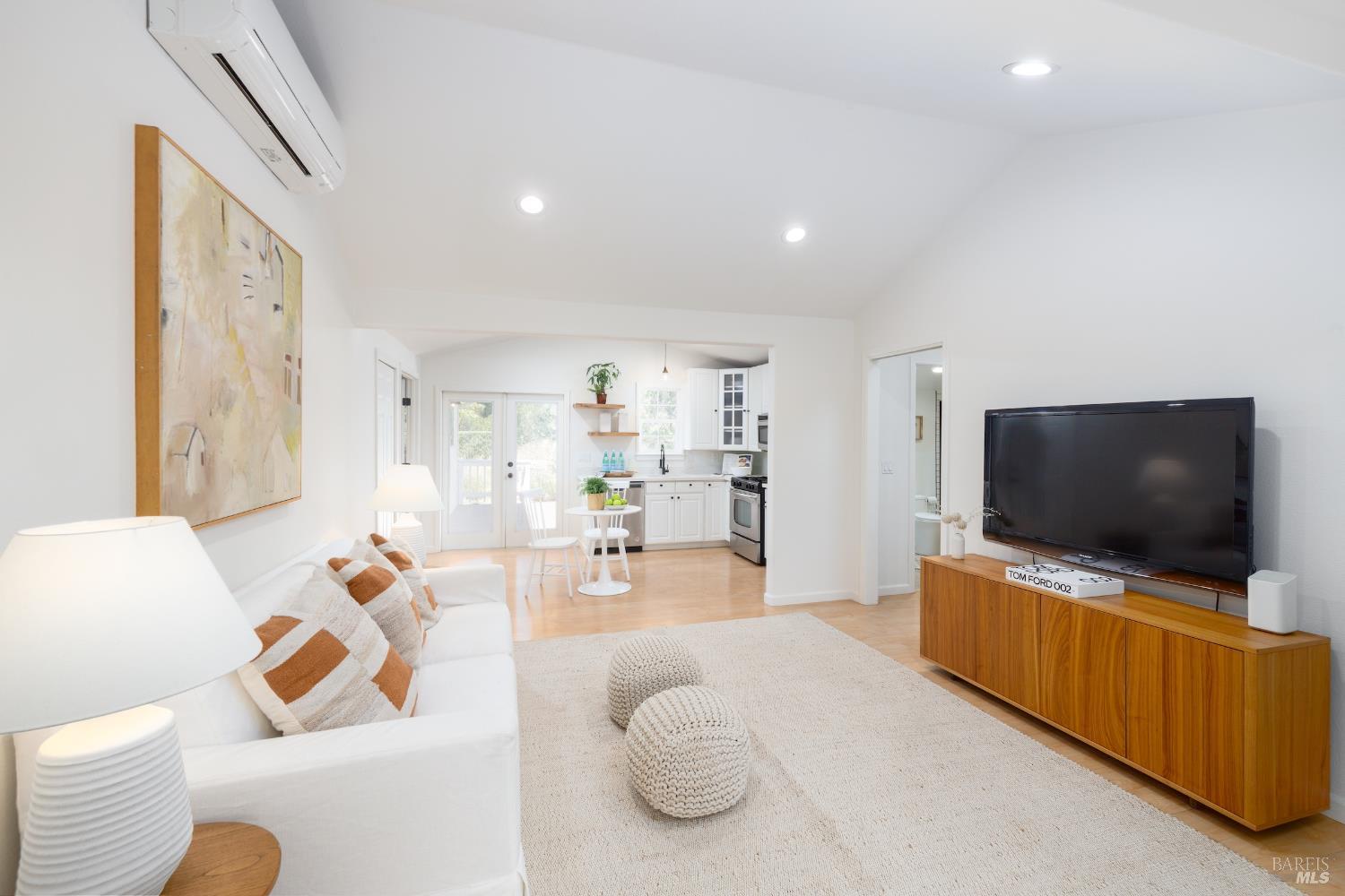 Detail Gallery Image 4 of 19 For 121 Laurel Ave, Kenwood,  CA 95452 - 2 Beds | 2 Baths