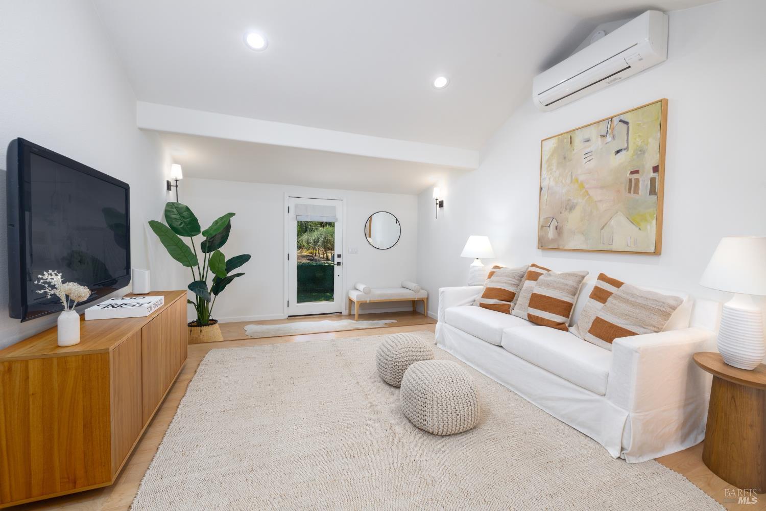 Detail Gallery Image 3 of 19 For 121 Laurel Ave, Kenwood,  CA 95452 - 2 Beds | 2 Baths