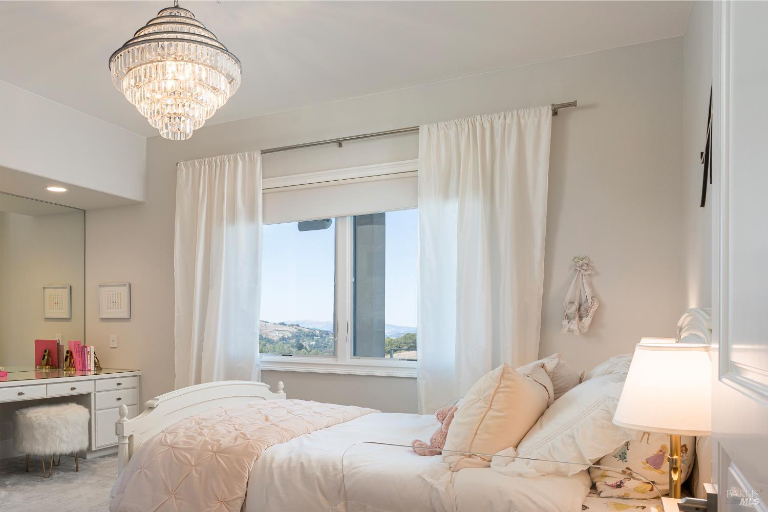 Detail Gallery Image 26 of 64 For 139 Gilmartin Dr, Tiburon,  CA 94920 - 6 Beds | 5/2 Baths