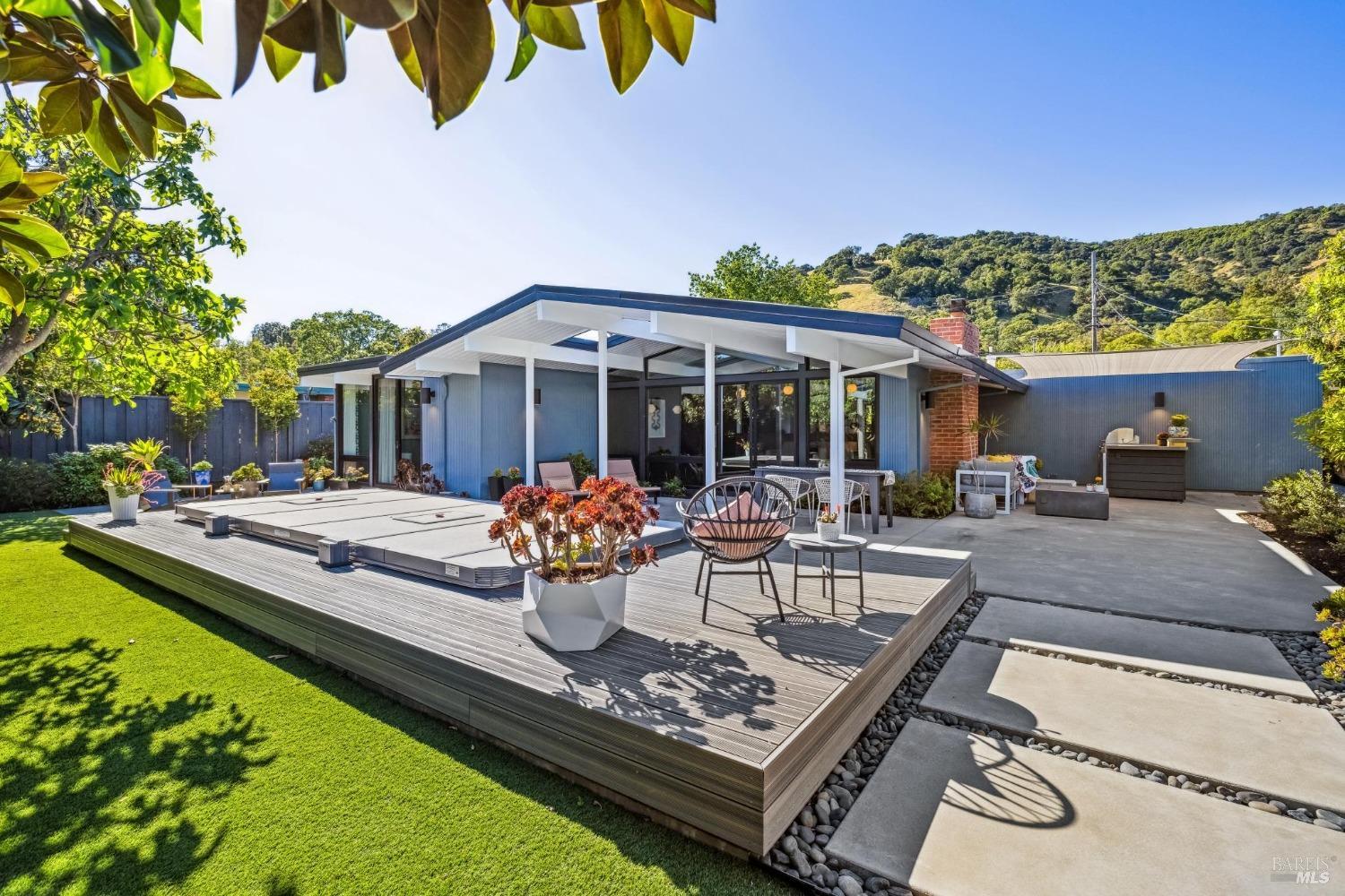 Detail Gallery Image 50 of 66 For 687 Cedarberry Ln, San Rafael,  CA 94903 - 4 Beds | 2 Baths