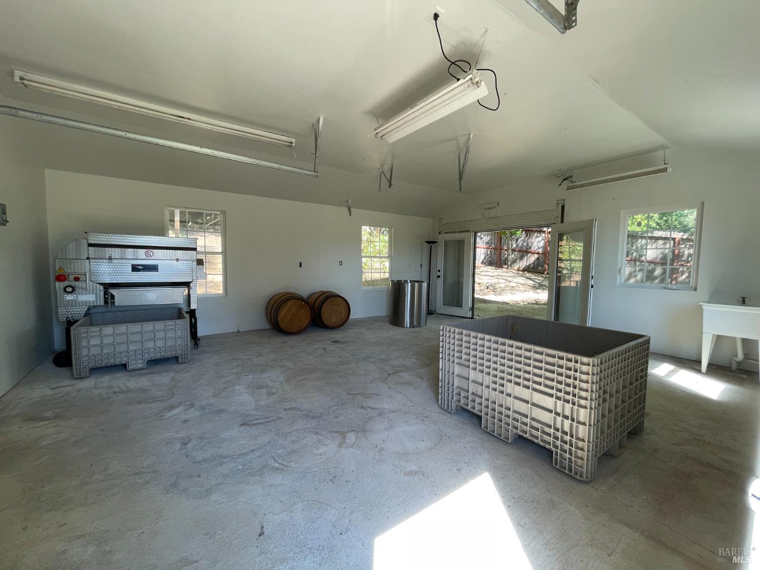 Detail Gallery Image 40 of 44 For 3025 W Dry Creek Rd, Healdsburg,  CA 95448 - 3 Beds | 3 Baths