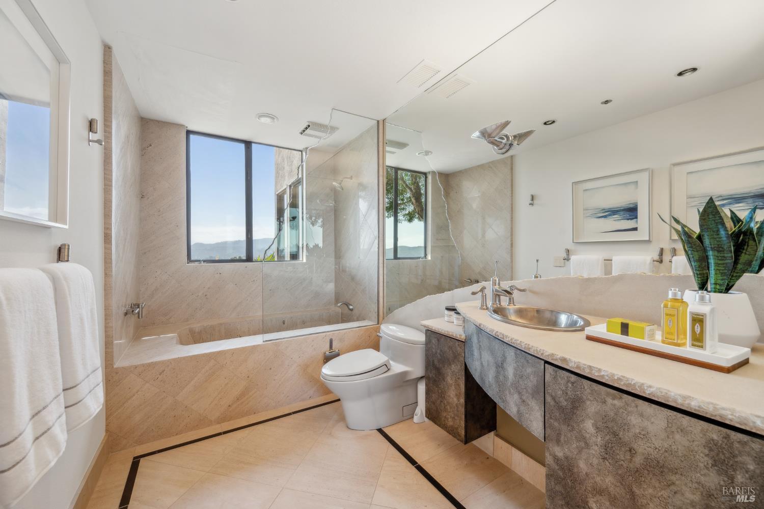 Detail Gallery Image 37 of 48 For 6 Saint Gabrielle Ct, Tiburon,  CA 94920 - 4 Beds | 3/1 Baths