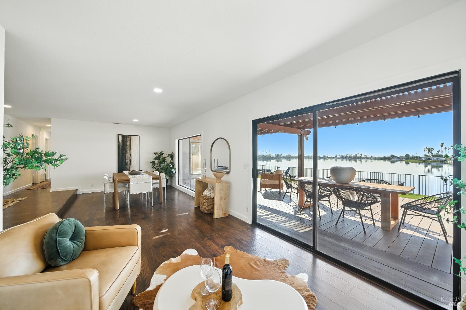 Detail Gallery Image 10 of 48 For 228 Montego Key, Novato,  CA 94949 - 4 Beds | 3 Baths