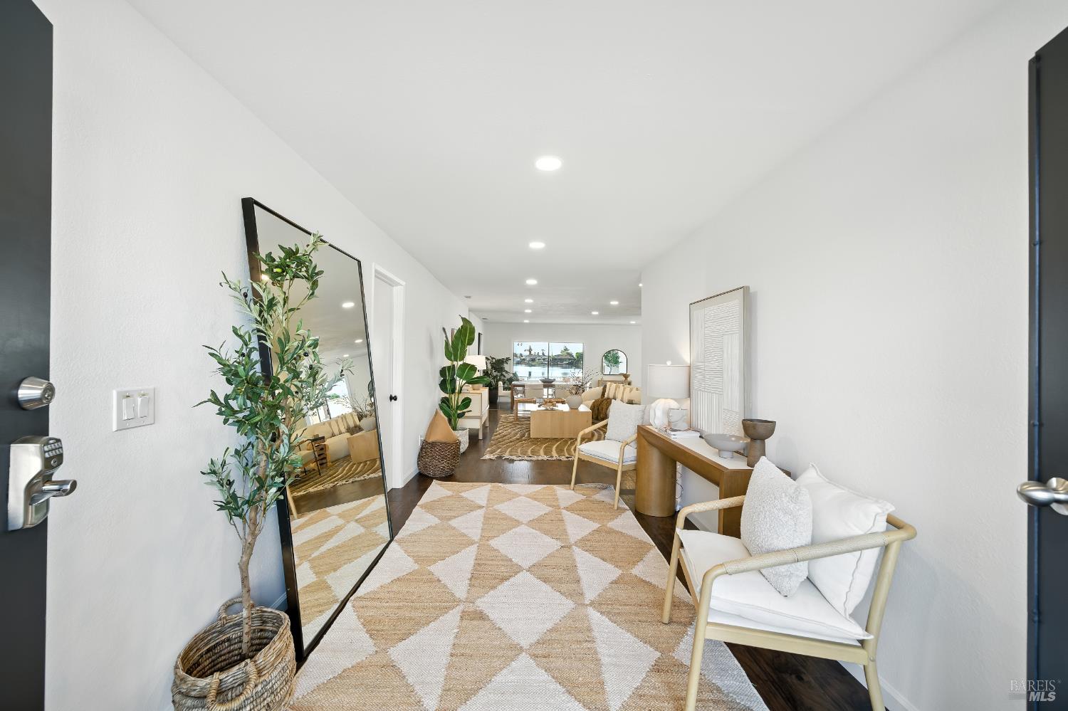 Detail Gallery Image 5 of 48 For 228 Montego Key, Novato,  CA 94949 - 4 Beds | 3 Baths