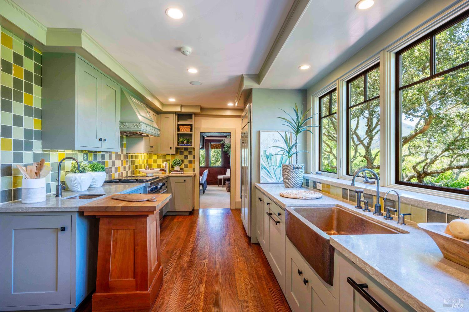 Detail Gallery Image 24 of 64 For 38 Helens Ln, Mill Valley,  CA 94941 - 4 Beds | 3/1 Baths