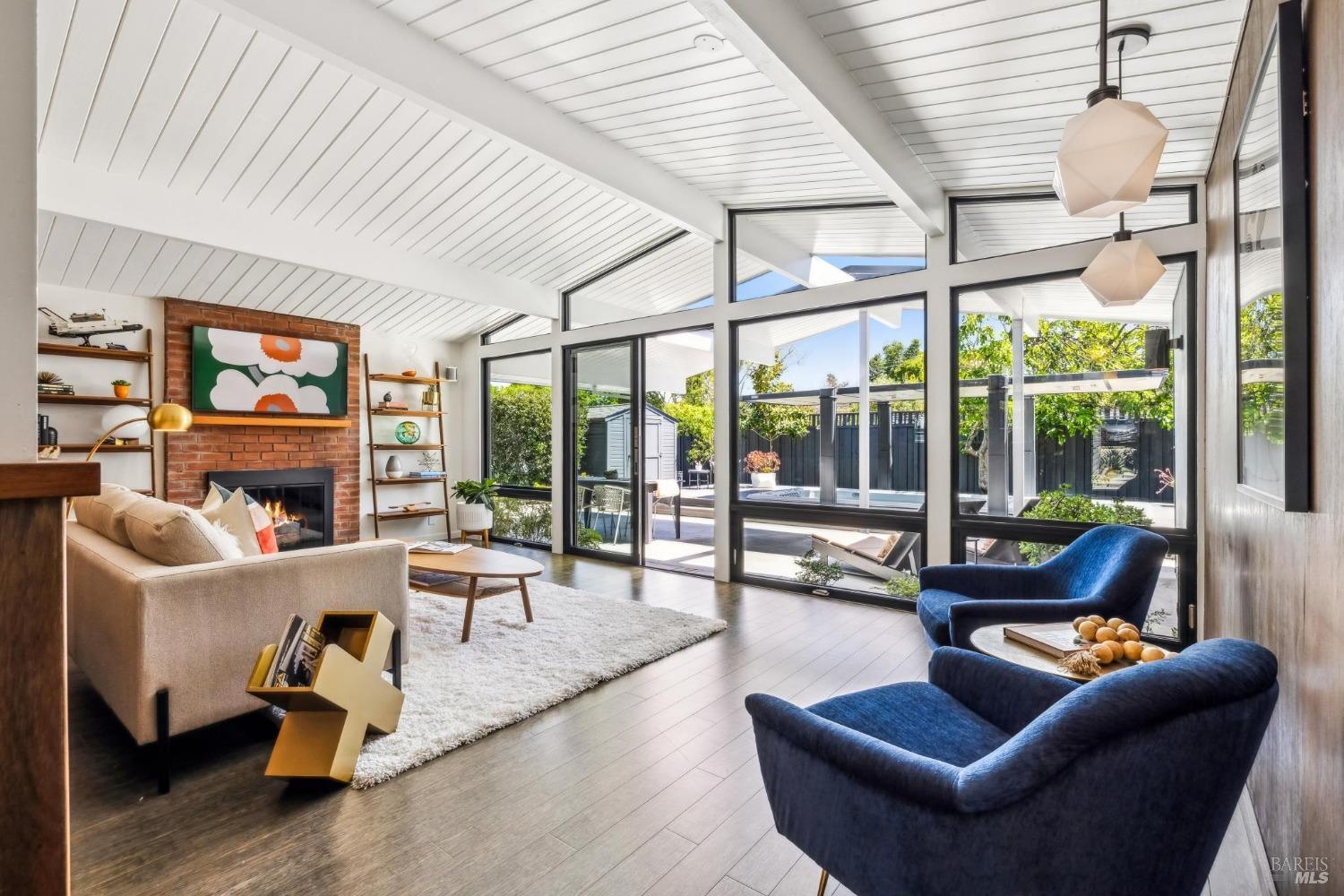 Detail Gallery Image 24 of 66 For 687 Cedarberry Ln, San Rafael,  CA 94903 - 4 Beds | 2 Baths