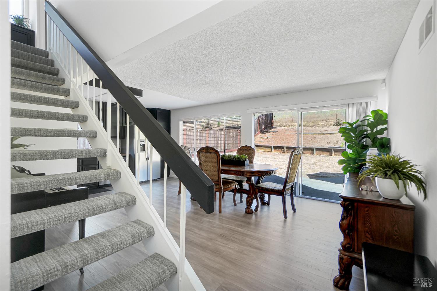 Detail Gallery Image 11 of 61 For 101 Panorama Dr, Benicia,  CA 94510 - 3 Beds | 1/1 Baths
