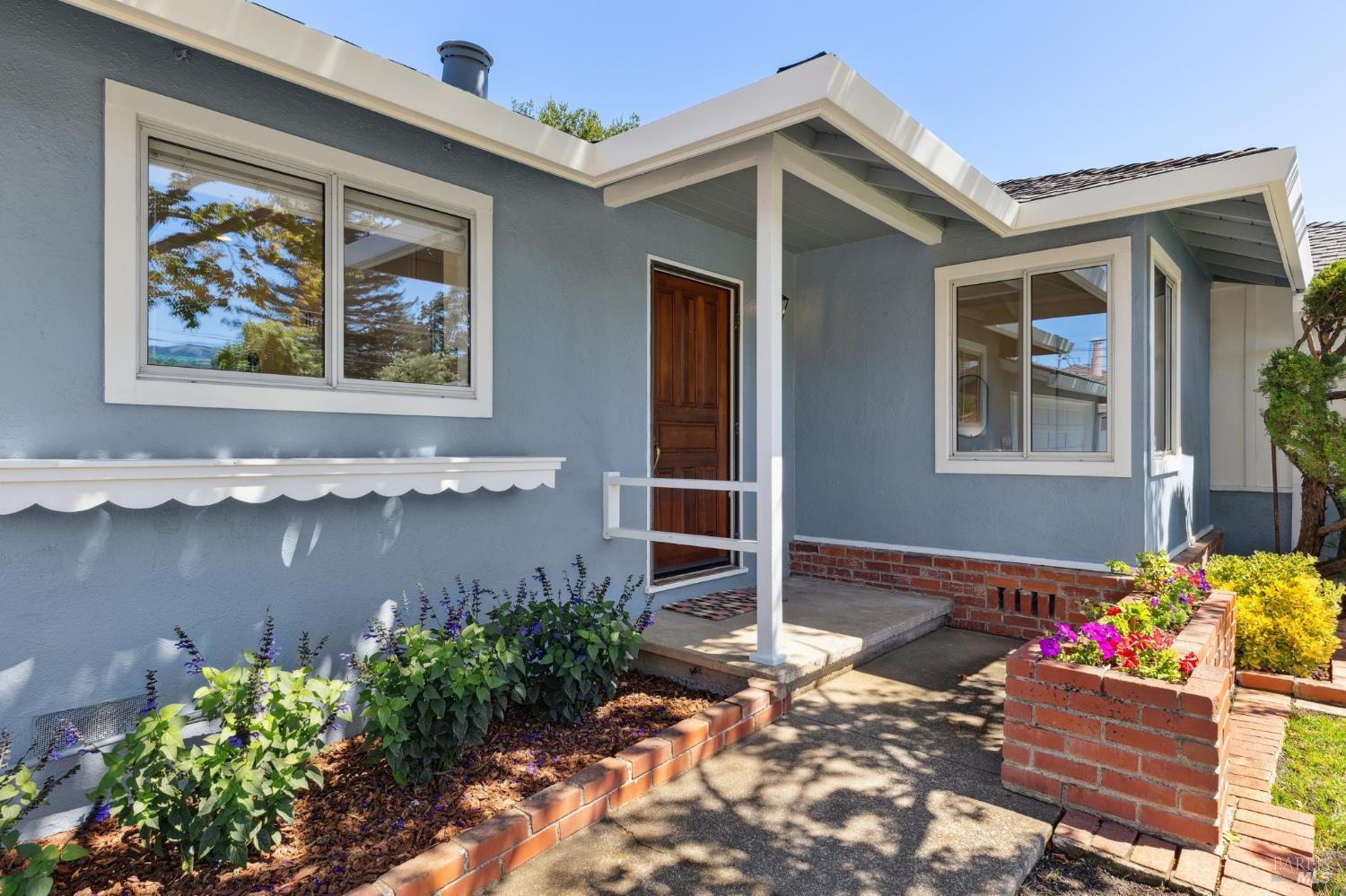Detail Gallery Image 2 of 19 For 1432 Dawes St, Novato,  CA 94947 - 3 Beds | 2 Baths