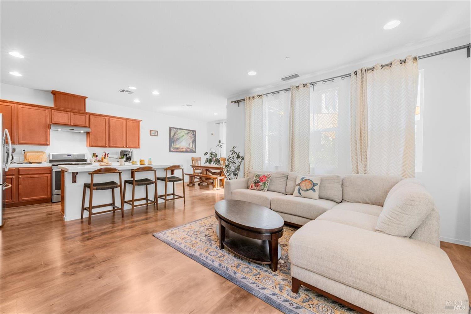 Detail Gallery Image 7 of 51 For 207 Beard St, Vacaville,  CA 95688 - 3 Beds | 2/1 Baths