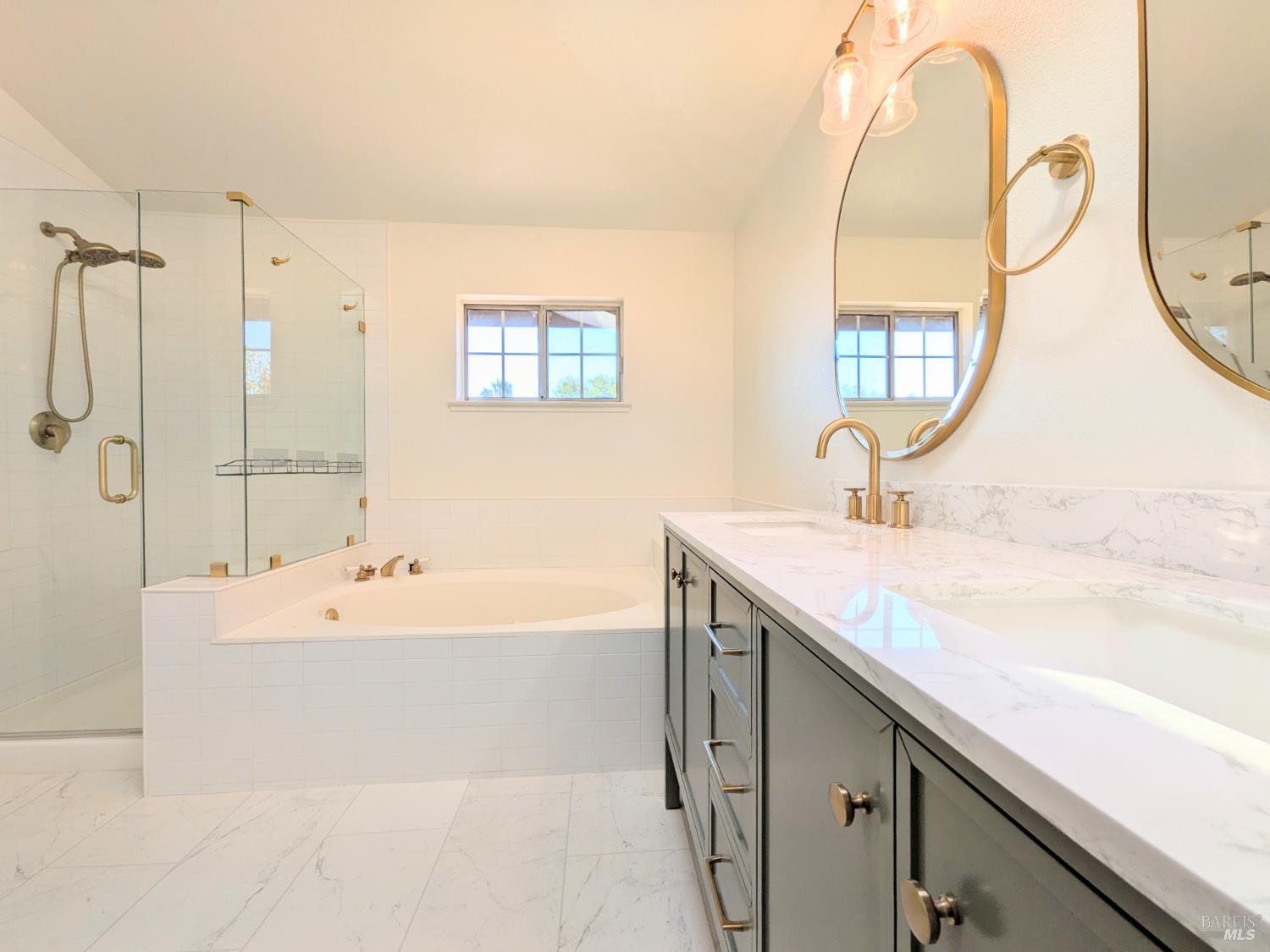 Detail Gallery Image 3 of 20 For 2220 Fox Glen Dr, Fairfield,  CA 94534 - 5 Beds | 3 Baths