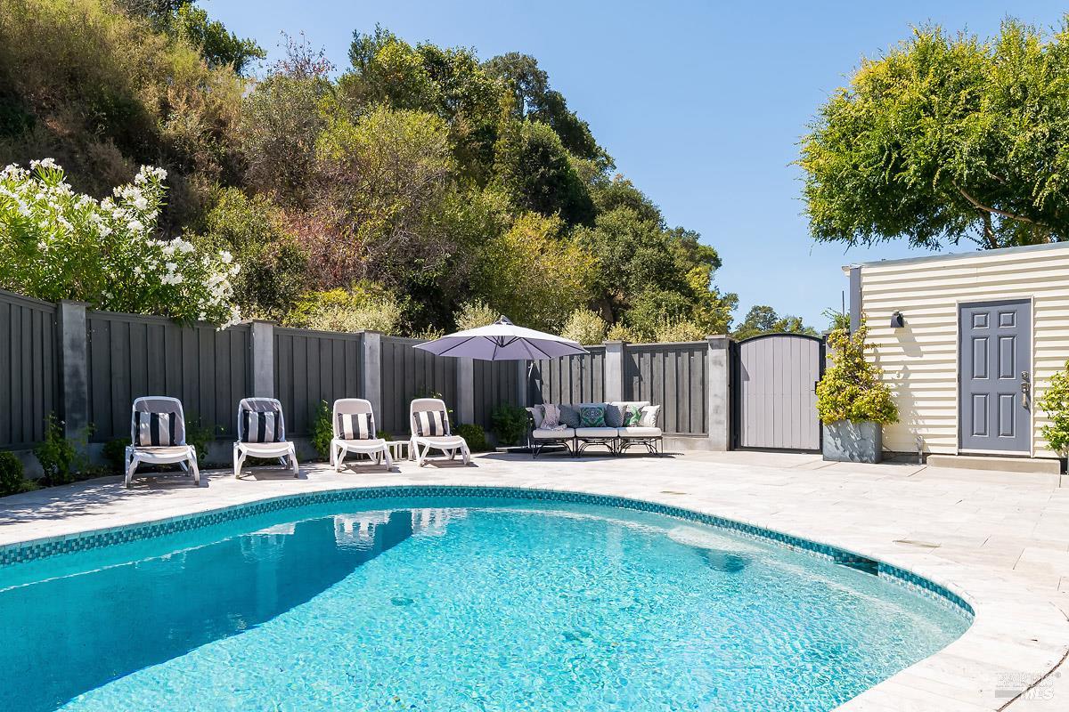 Detail Gallery Image 2 of 51 For 45 Wimbledon Ct, Novato,  CA 94949 - 3 Beds | 2/1 Baths