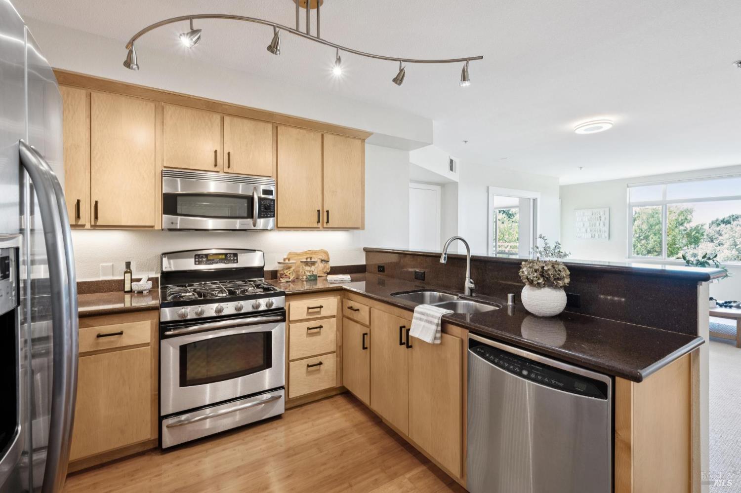 Detail Gallery Image 6 of 21 For 810 7th St #23,  Santa Rosa,  CA 95404 - 2 Beds | 2 Baths