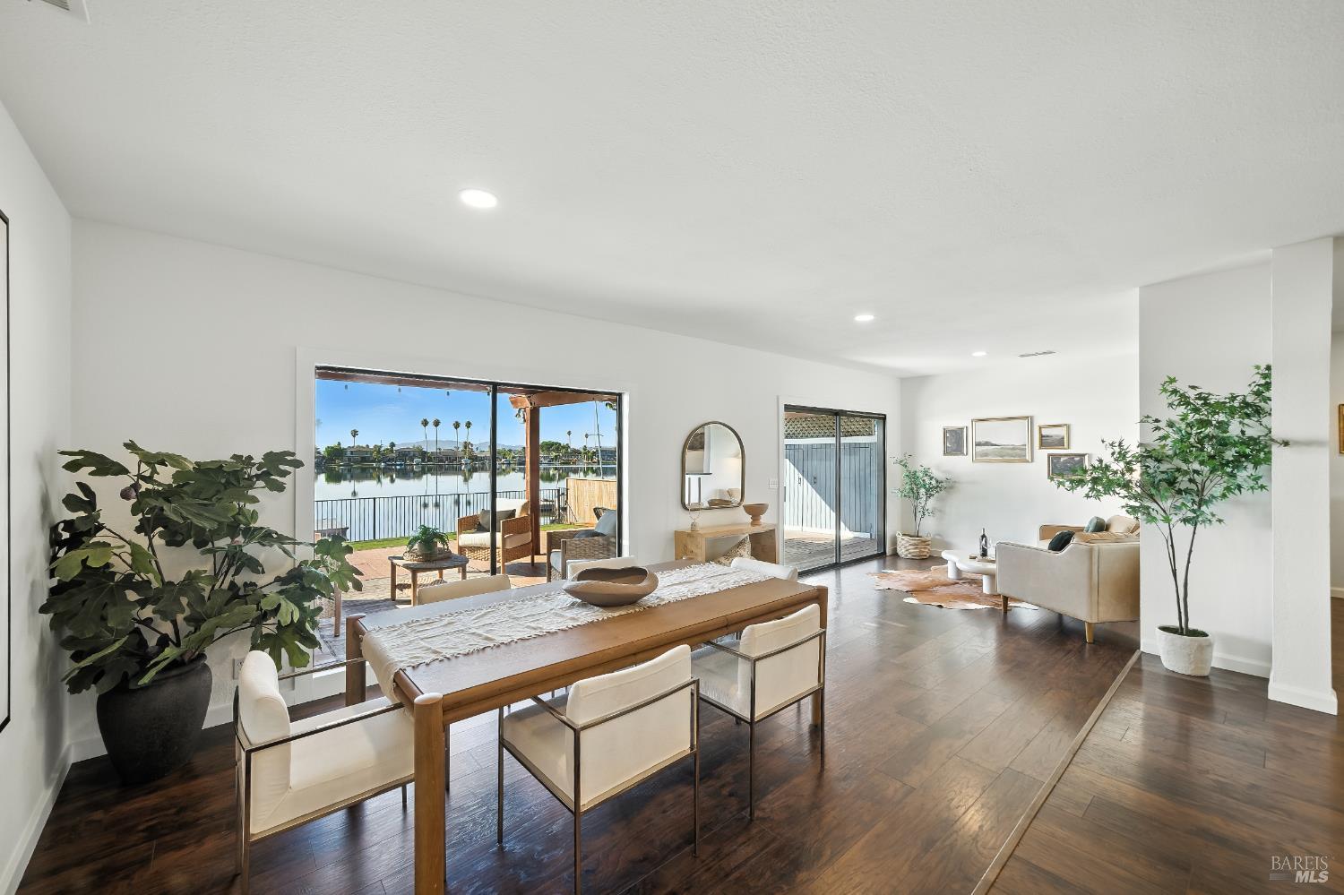 Detail Gallery Image 6 of 48 For 228 Montego Key, Novato,  CA 94949 - 4 Beds | 3 Baths