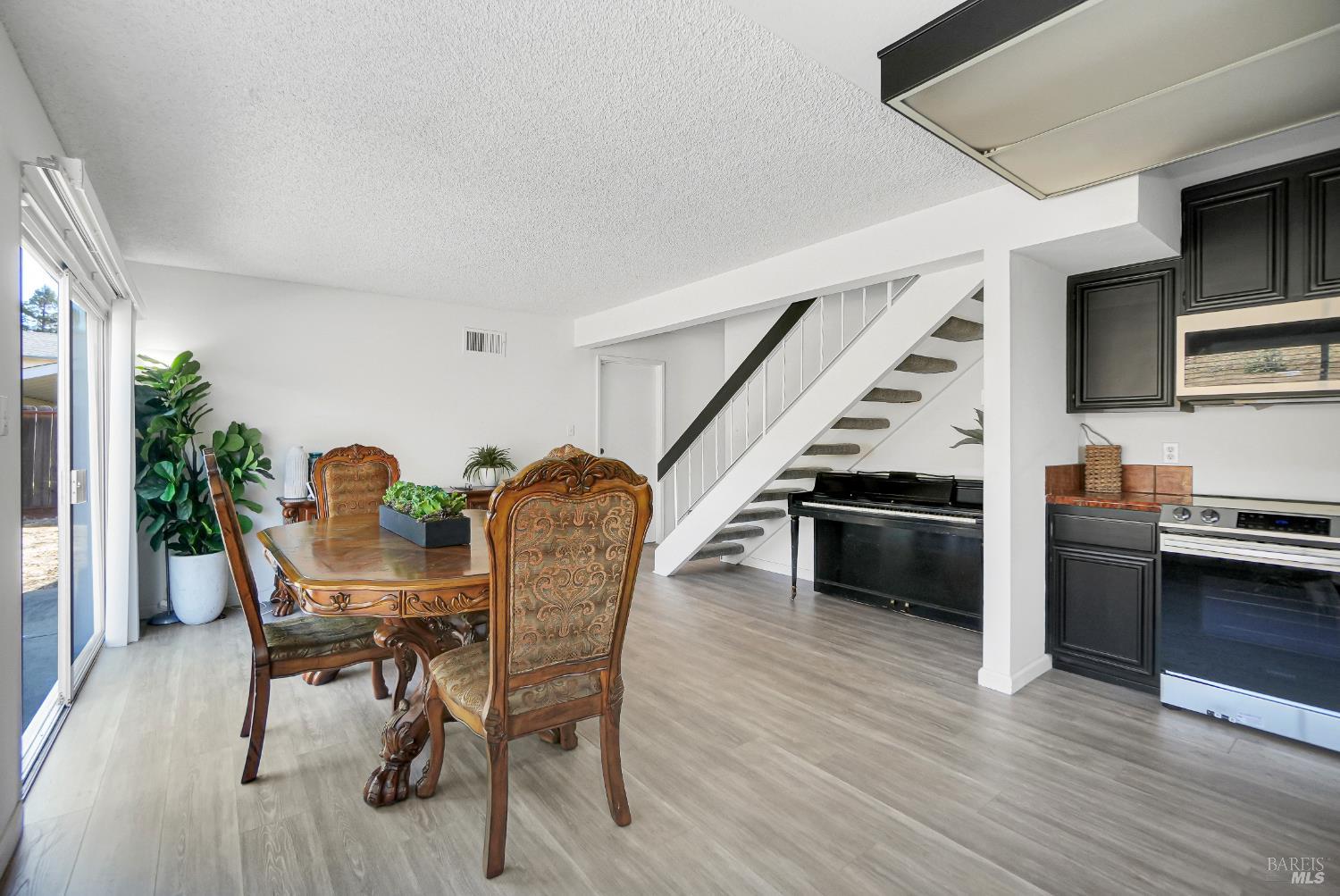 Detail Gallery Image 16 of 61 For 101 Panorama Dr, Benicia,  CA 94510 - 3 Beds | 1/1 Baths