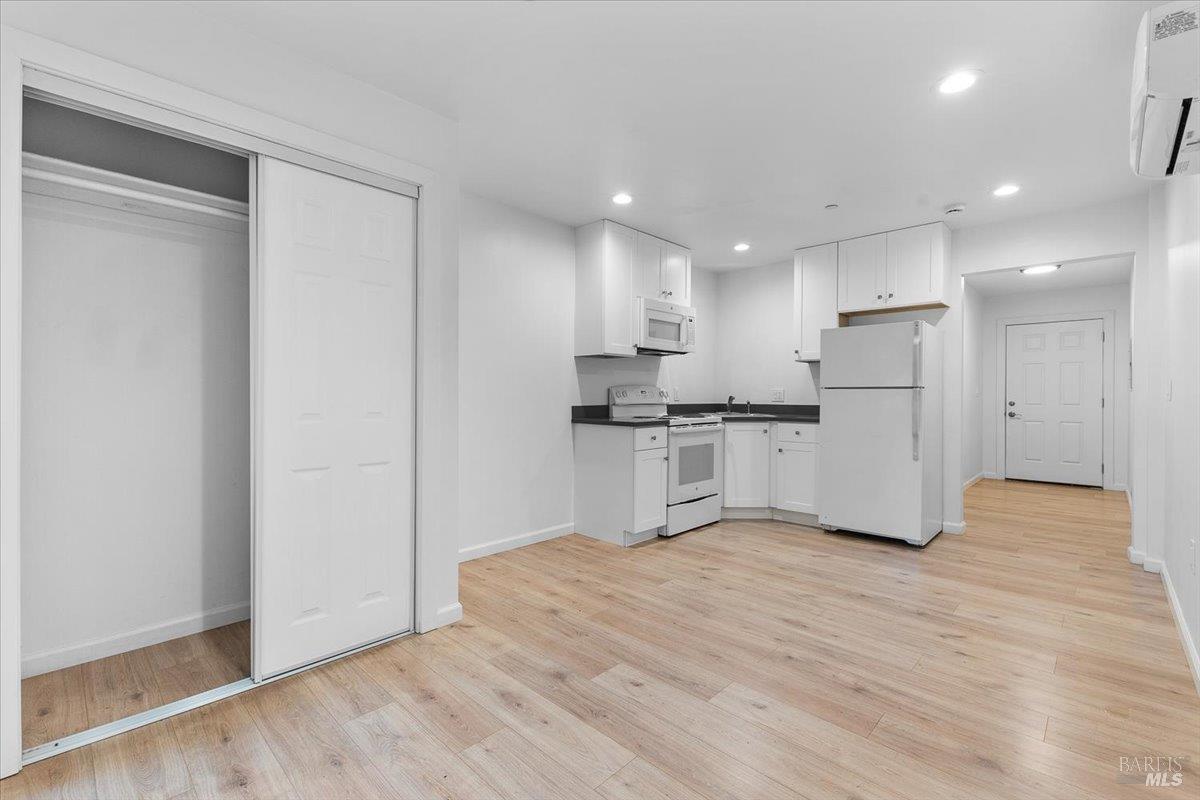 Detail Gallery Image 5 of 13 For 1045 3rd St, Santa Rosa,  CA 95404 - – Beds | – Baths