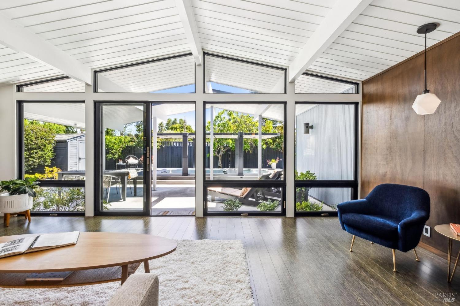Detail Gallery Image 30 of 66 For 687 Cedarberry Ln, San Rafael,  CA 94903 - 4 Beds | 2 Baths