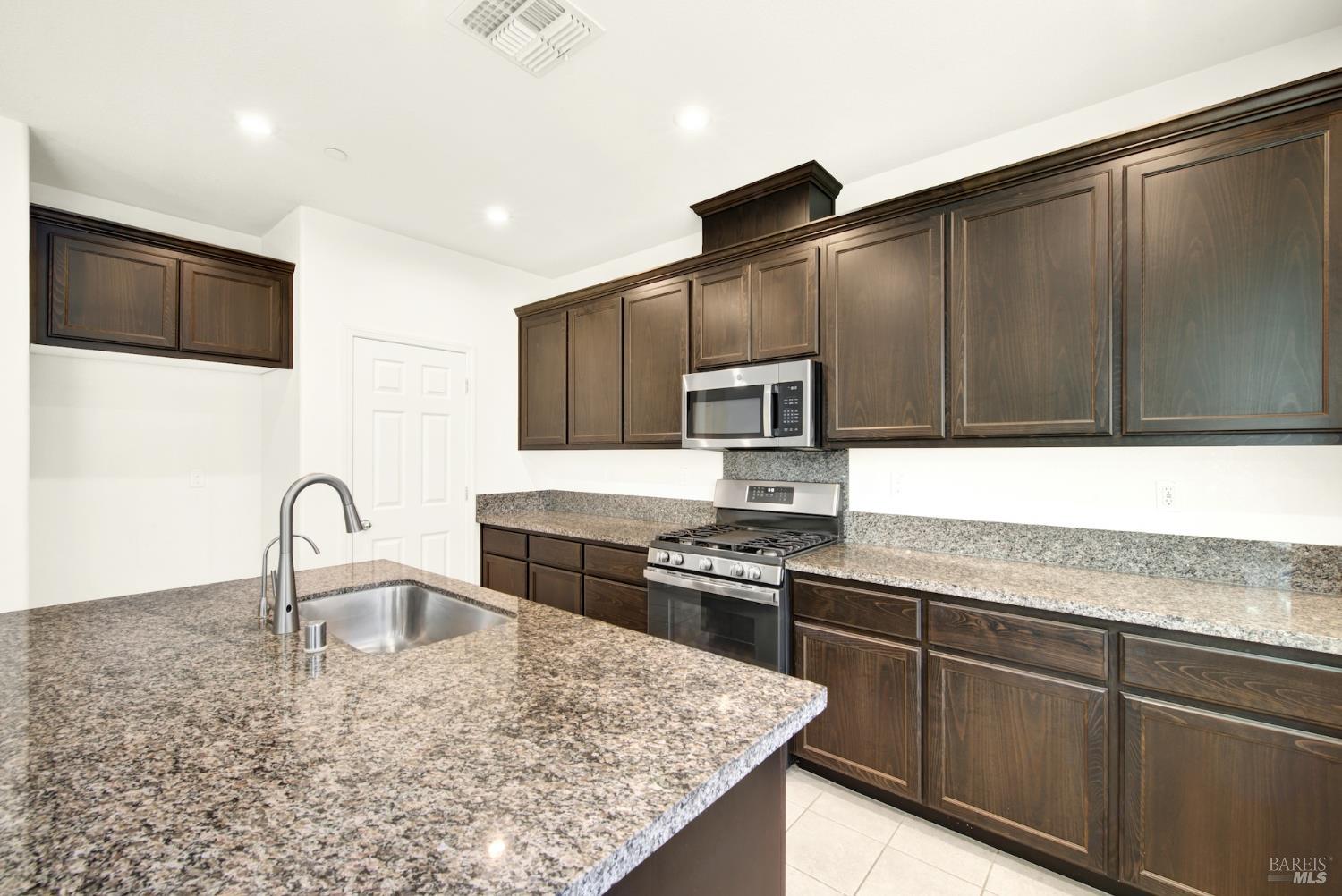 Detail Gallery Image 34 of 87 For 314 Fruitvale Rd, Vacaville,  CA 95688 - 4 Beds | 3/1 Baths