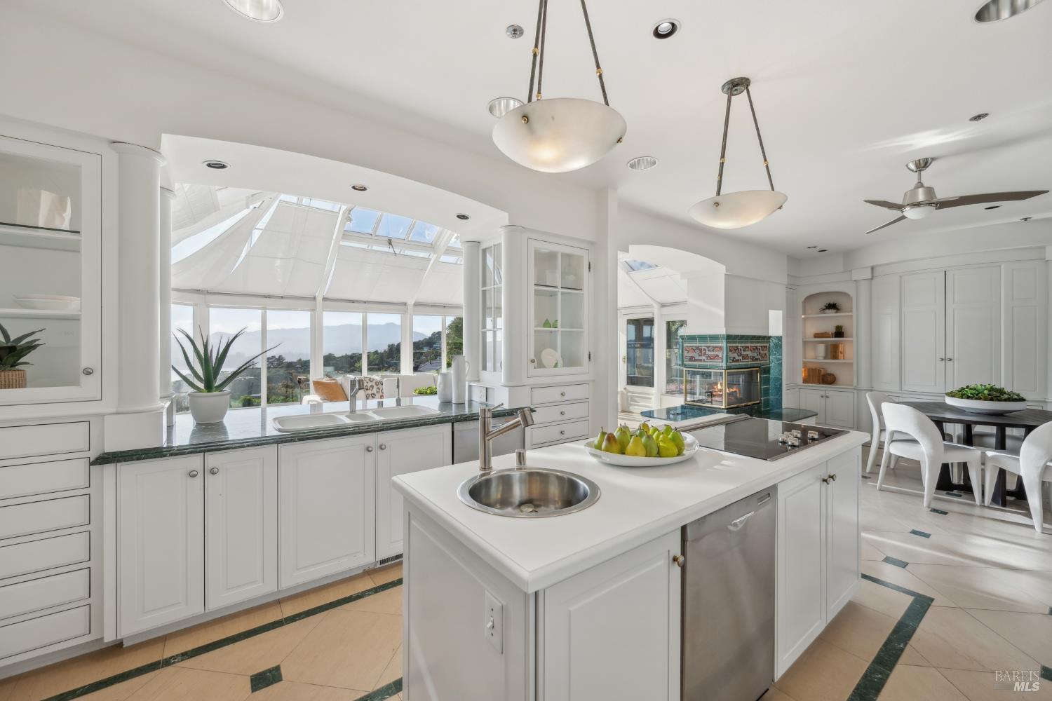 Detail Gallery Image 19 of 48 For 6 Saint Gabrielle Ct, Tiburon,  CA 94920 - 4 Beds | 3/1 Baths