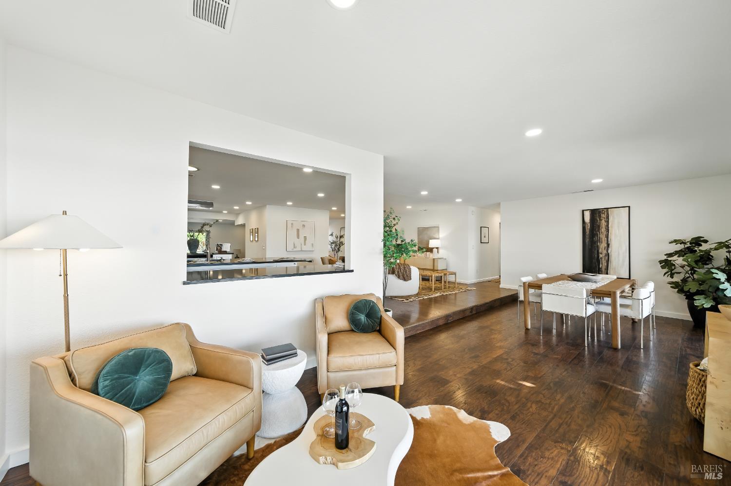 Detail Gallery Image 9 of 48 For 228 Montego Key, Novato,  CA 94949 - 4 Beds | 3 Baths