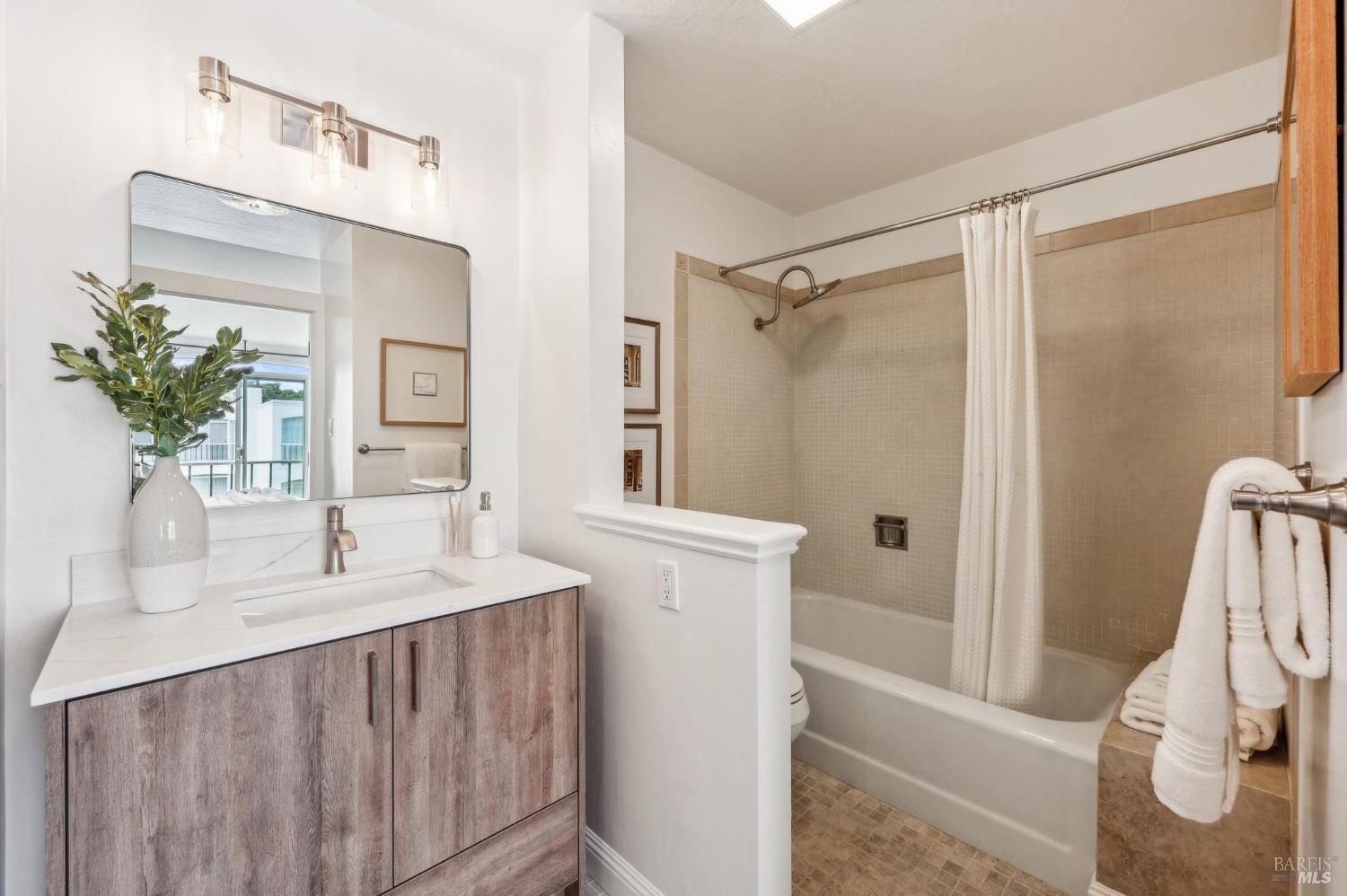 Detail Gallery Image 21 of 37 For 2335 Shelter Bay Ave, Mill Valley,  CA 94941 - 2 Beds | 2 Baths