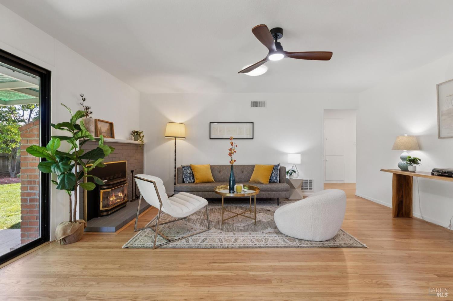 Detail Gallery Image 6 of 19 For 1432 Dawes St, Novato,  CA 94947 - 3 Beds | 2 Baths