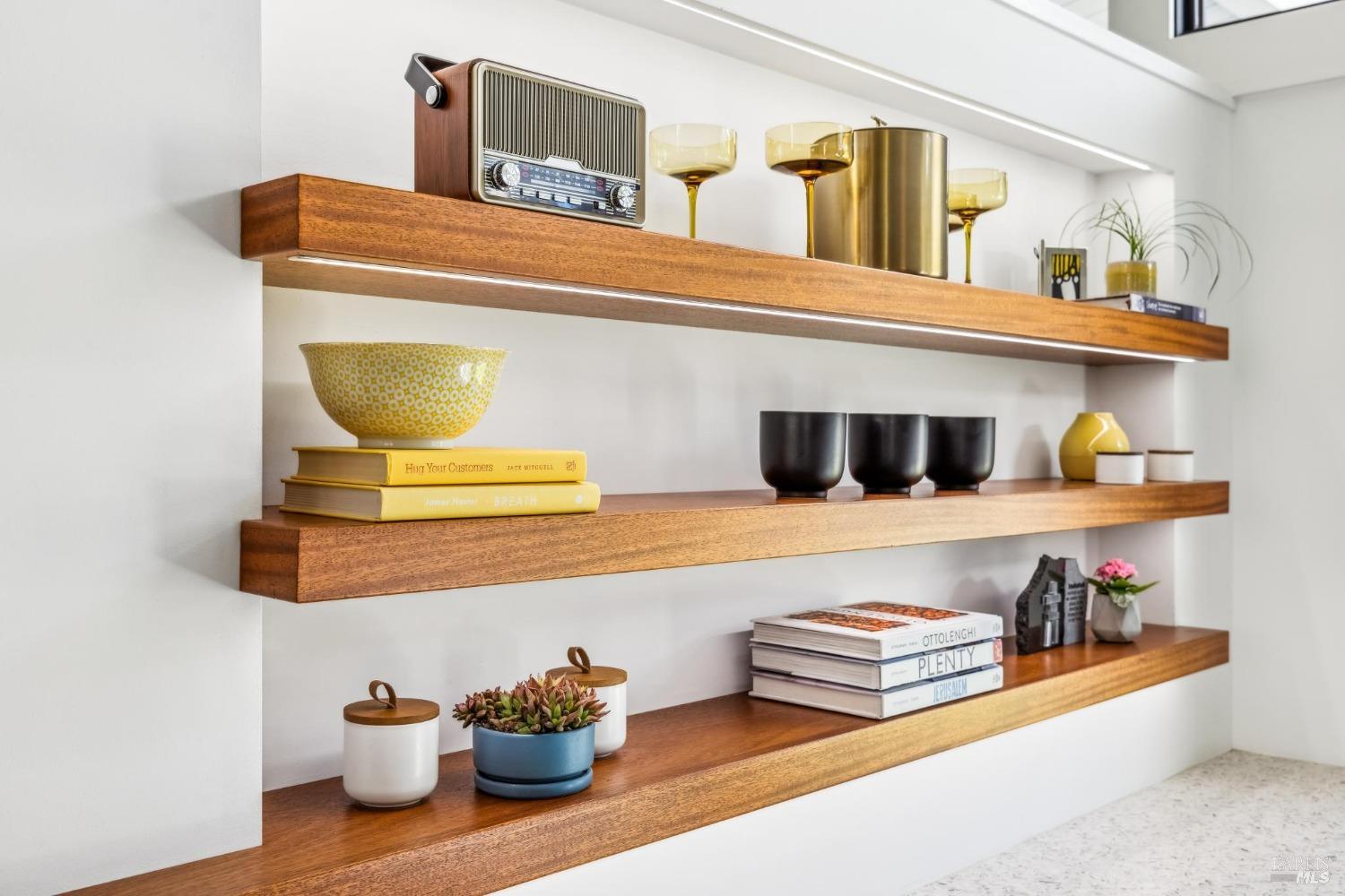 Detail Gallery Image 14 of 66 For 687 Cedarberry Ln, San Rafael,  CA 94903 - 4 Beds | 2 Baths